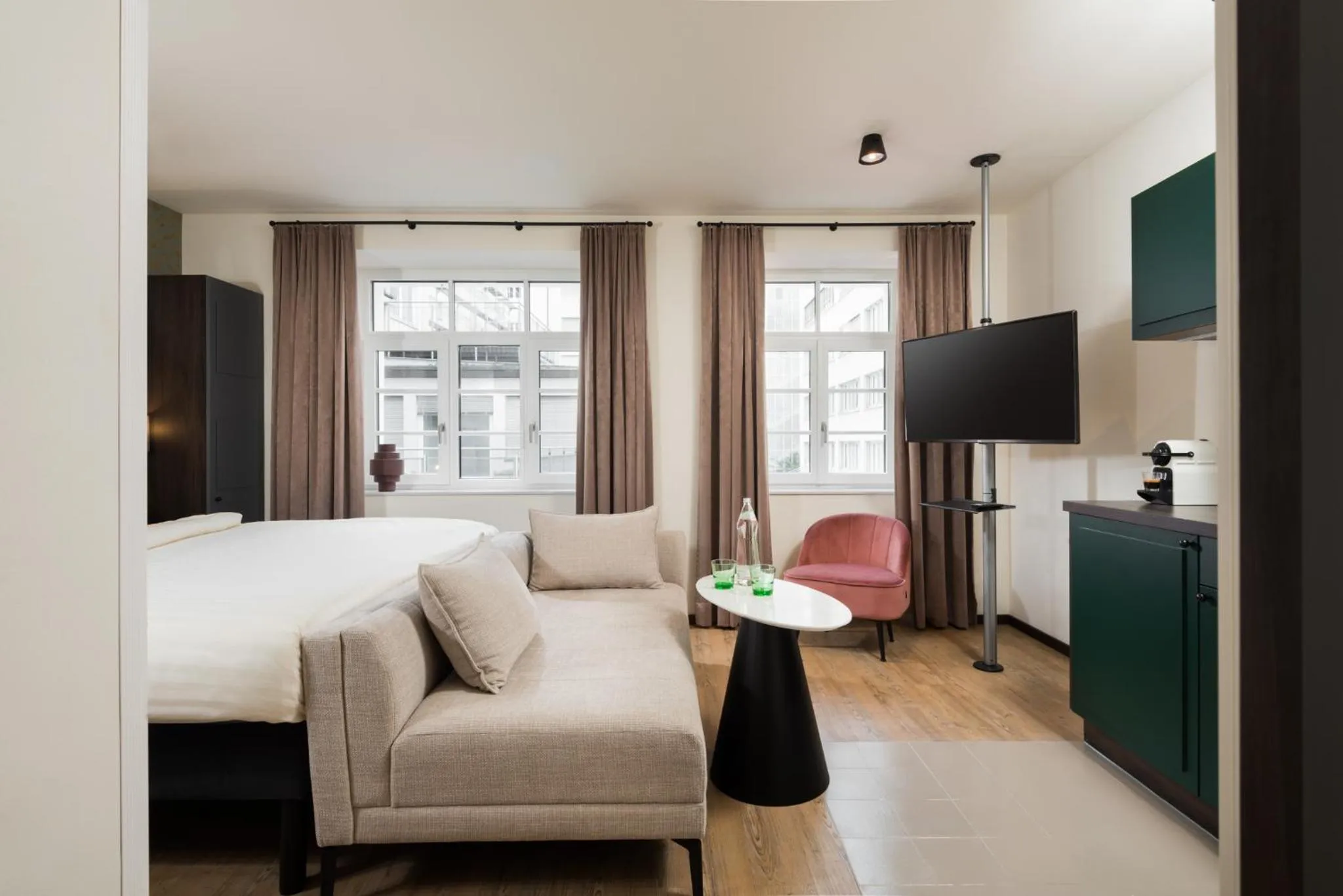 Bed in master Mirabell