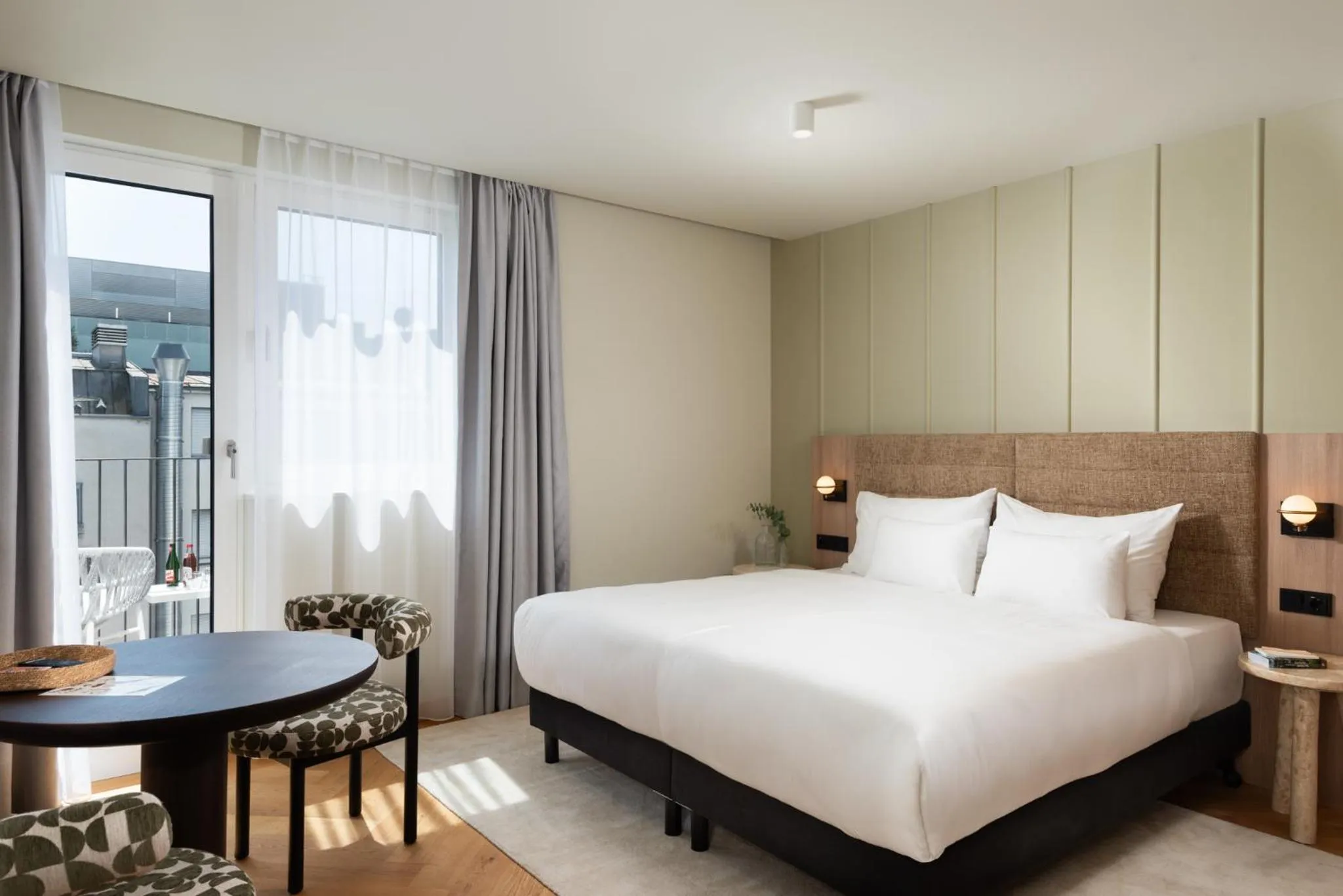 Bed in master Mirabell