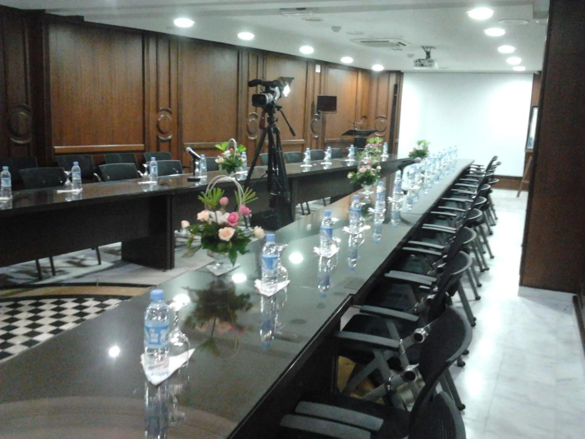 Business facilities in Majliss Hotel Downtown