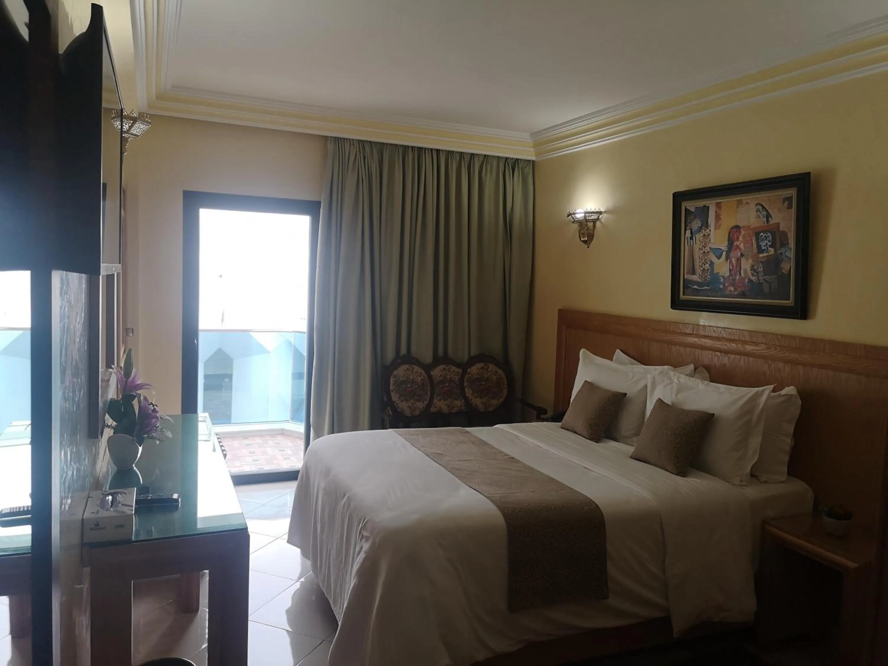 Bed in Majliss Hotel Downtown