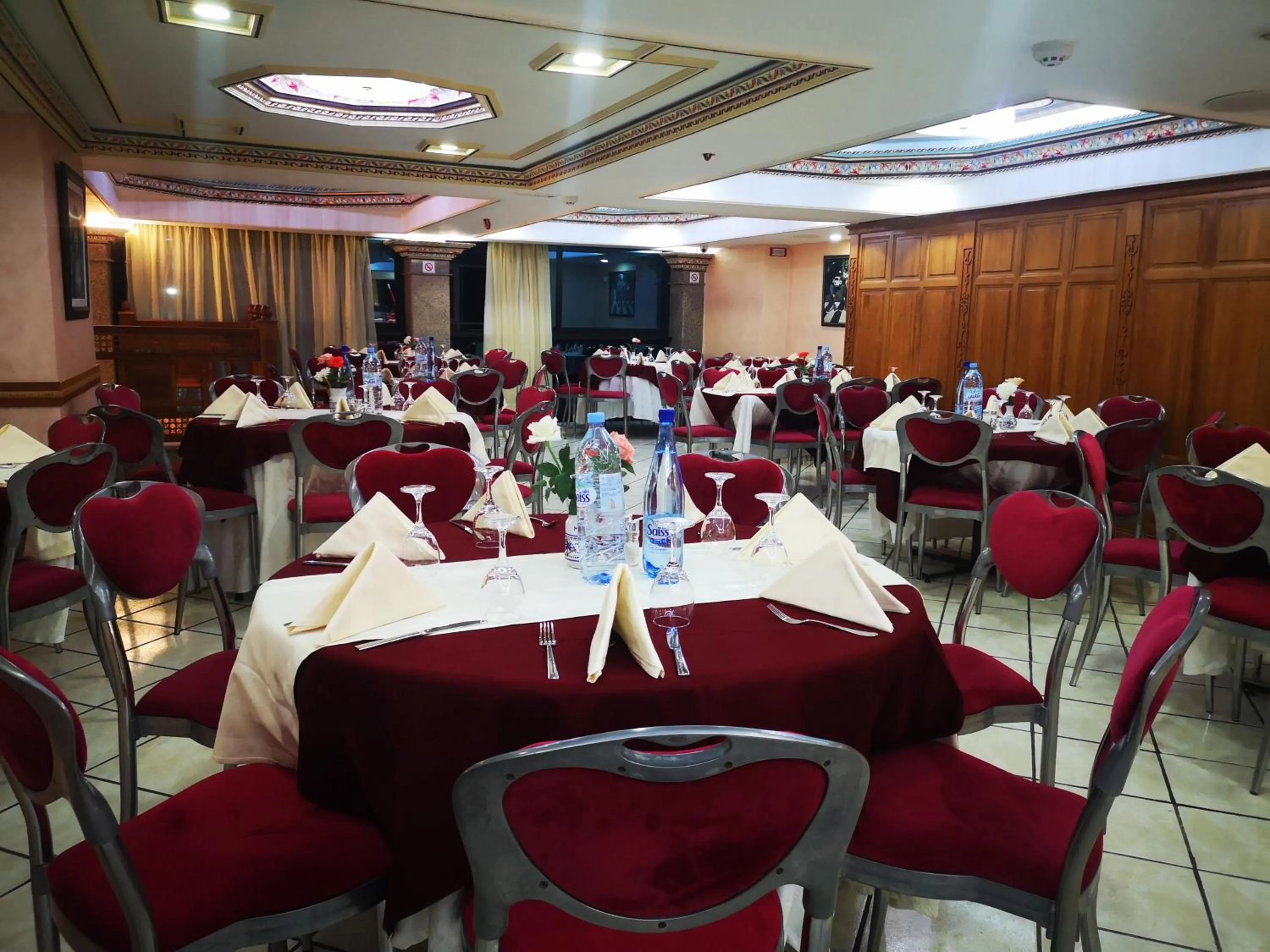 Restaurant/places to eat in Majliss Hotel Downtown