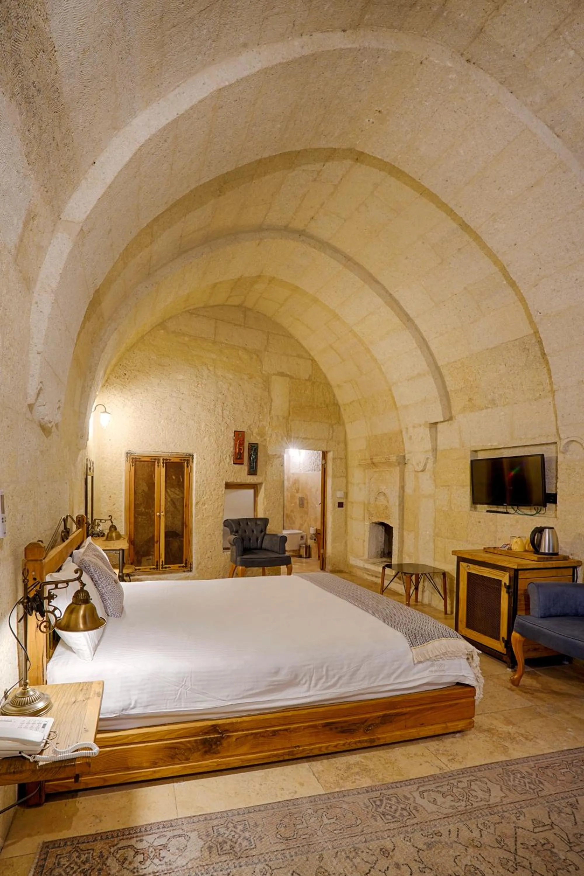 Photo of the whole room, Bed in Design Cave Hotel