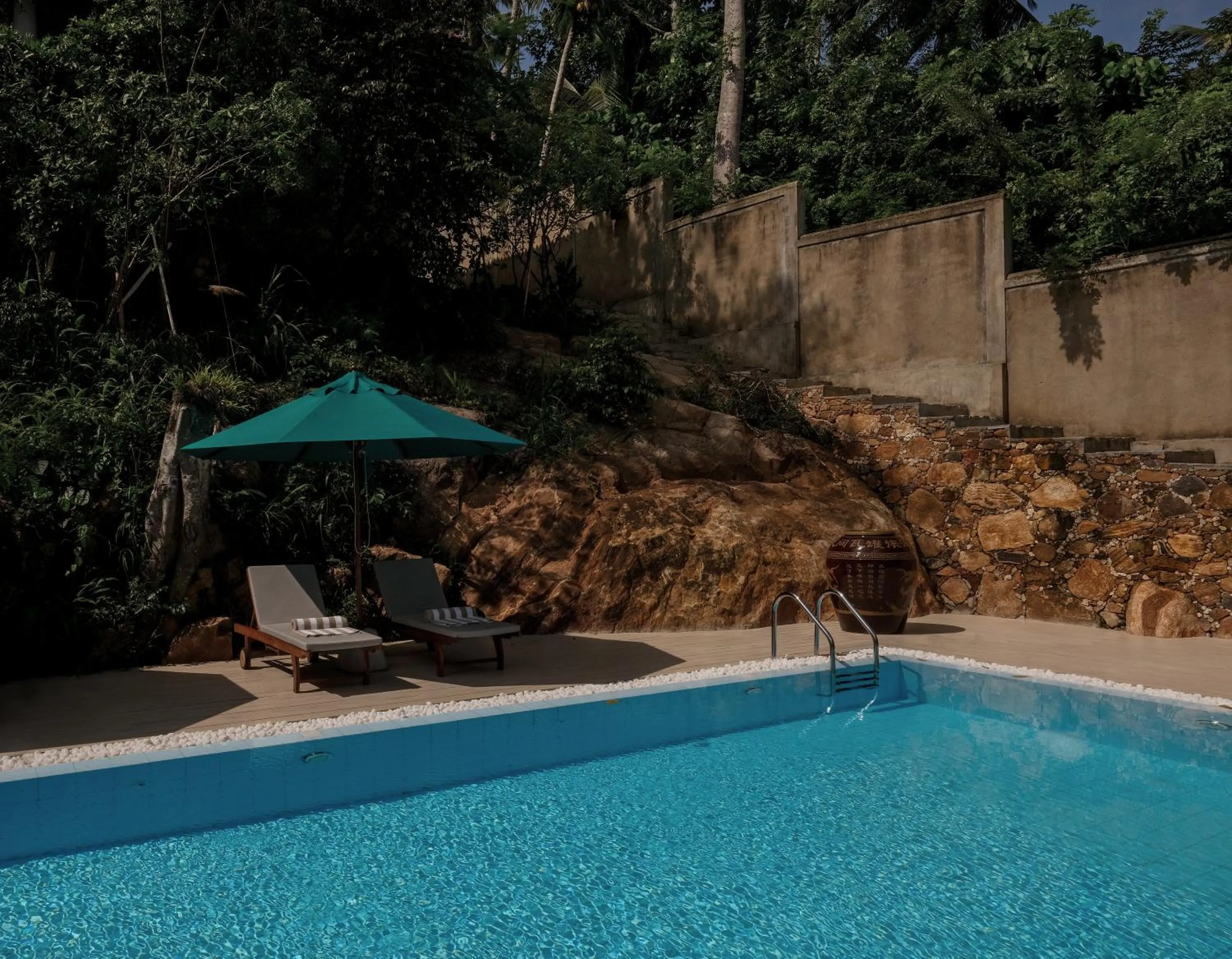 Swimming pool in Villa SPACE