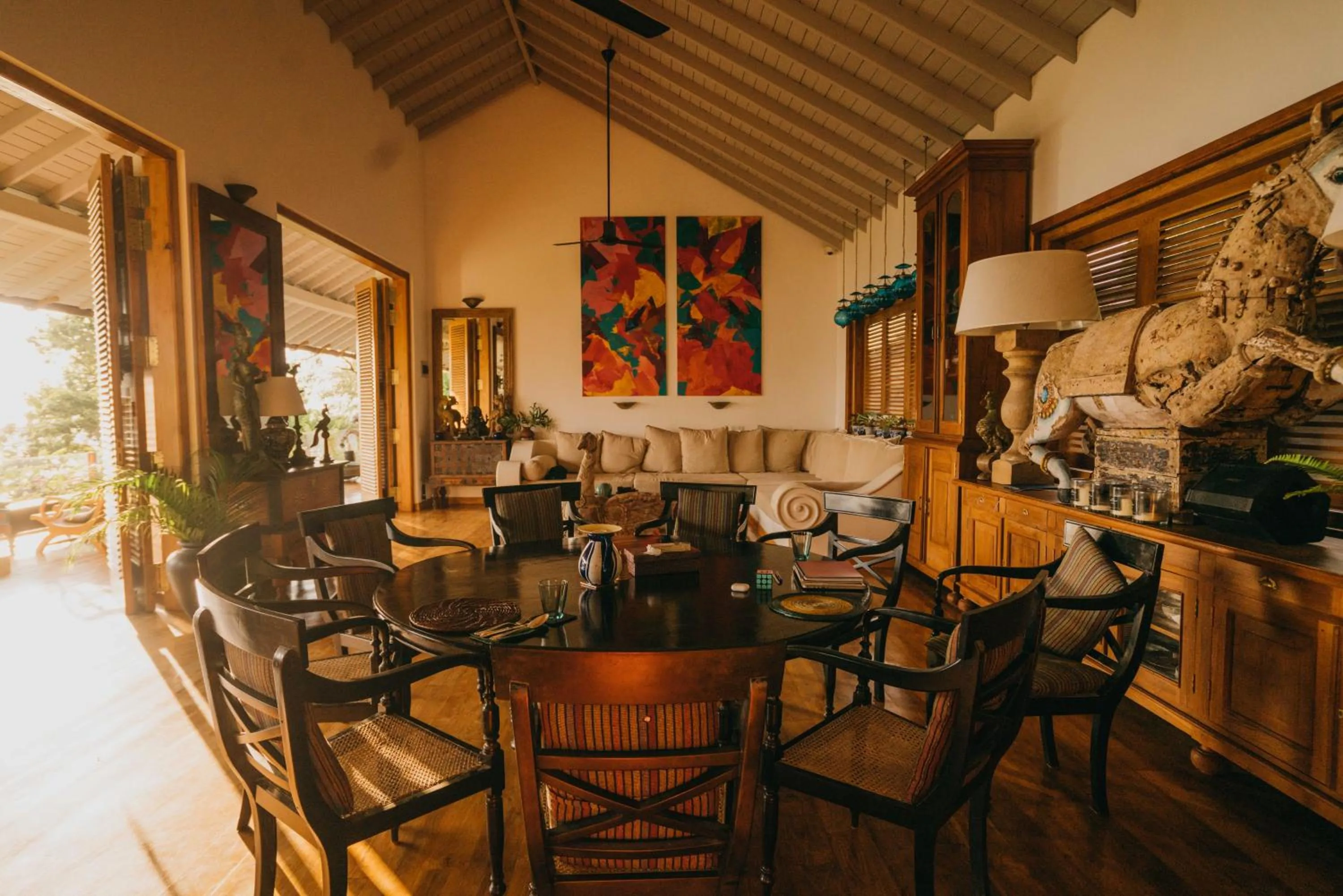 Restaurant/places to eat in Villa SPACE