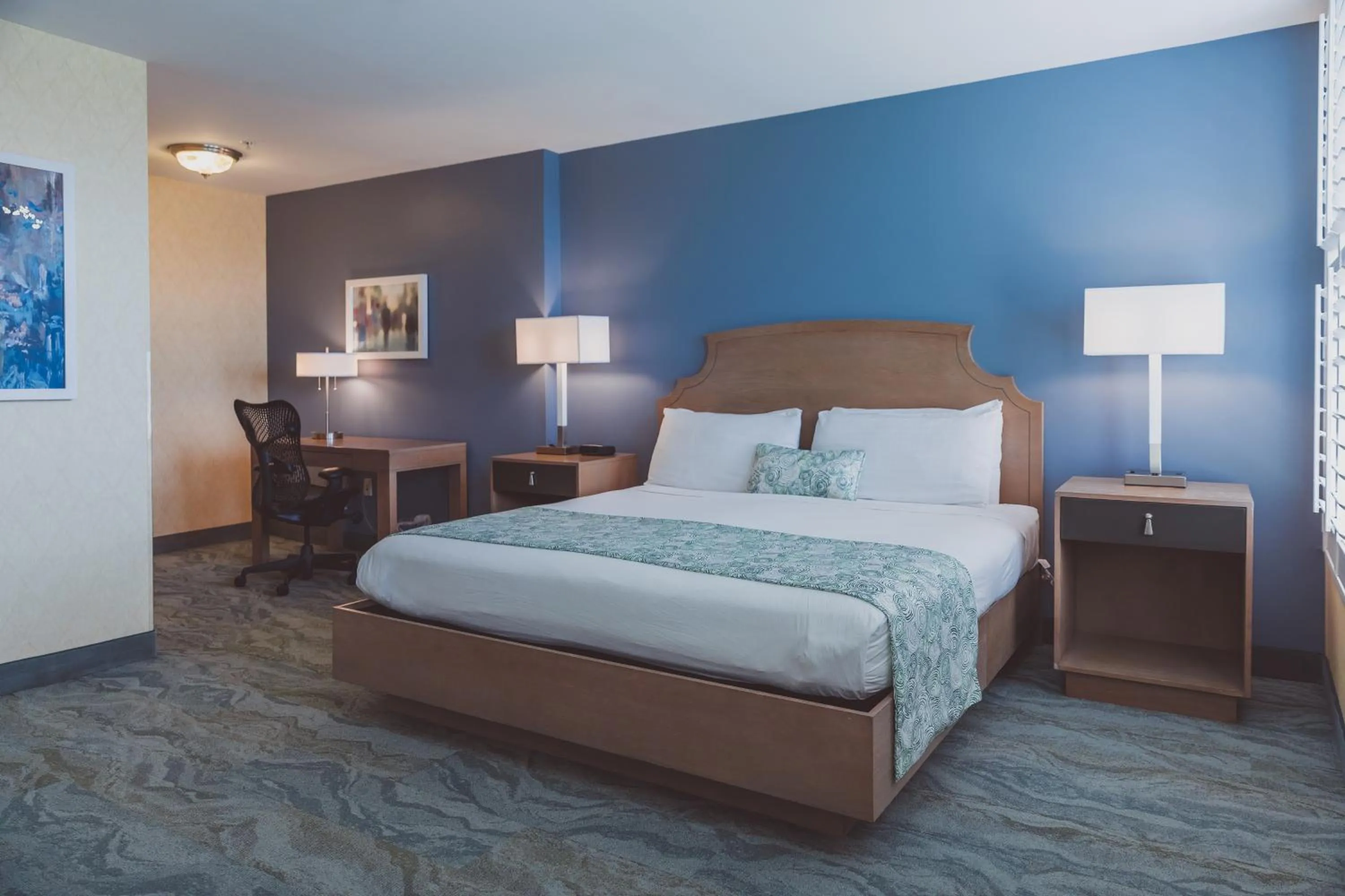 Photo of the whole room, Bed in The Parkview Hotel