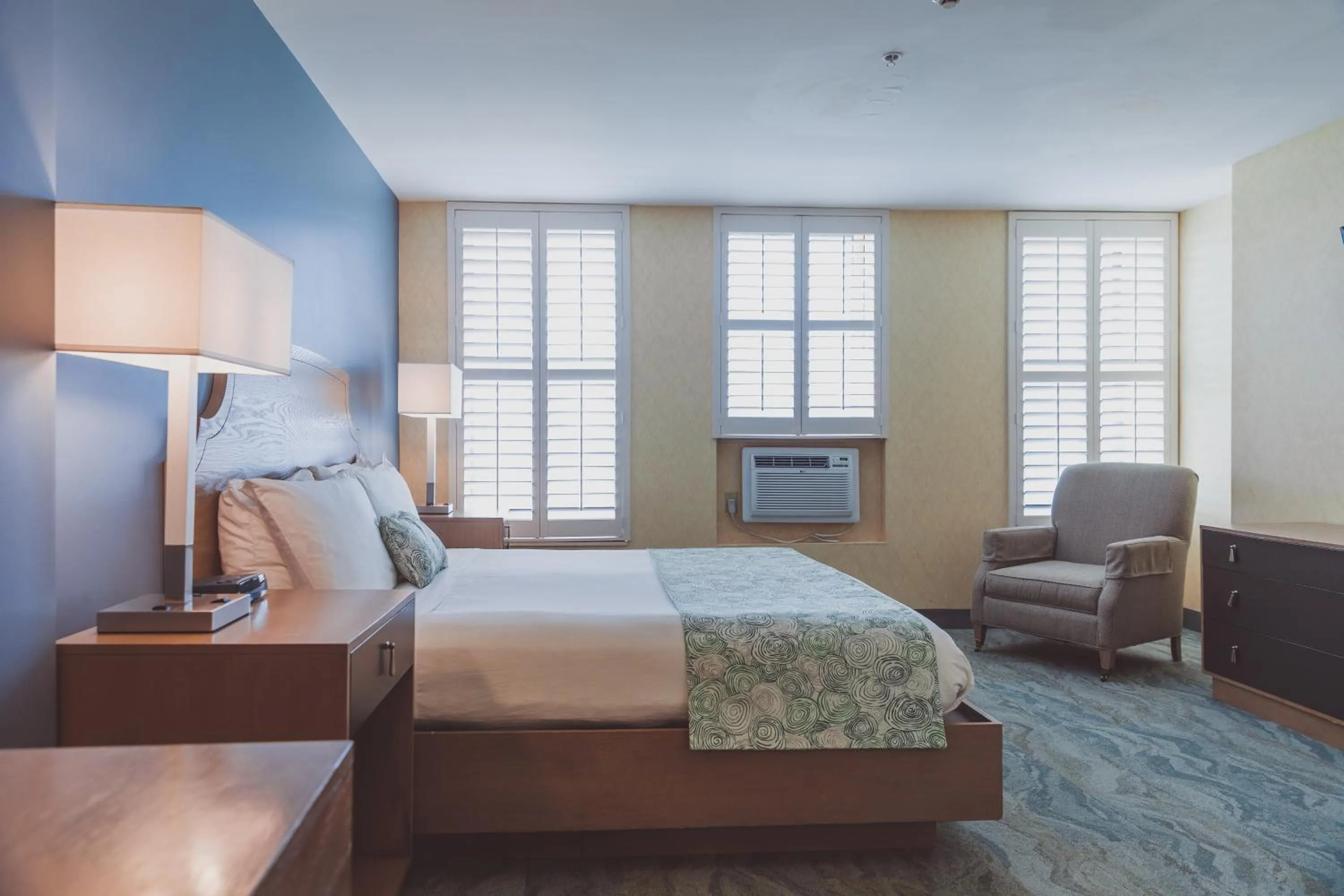 Photo of the whole room, Bed in The Parkview Hotel