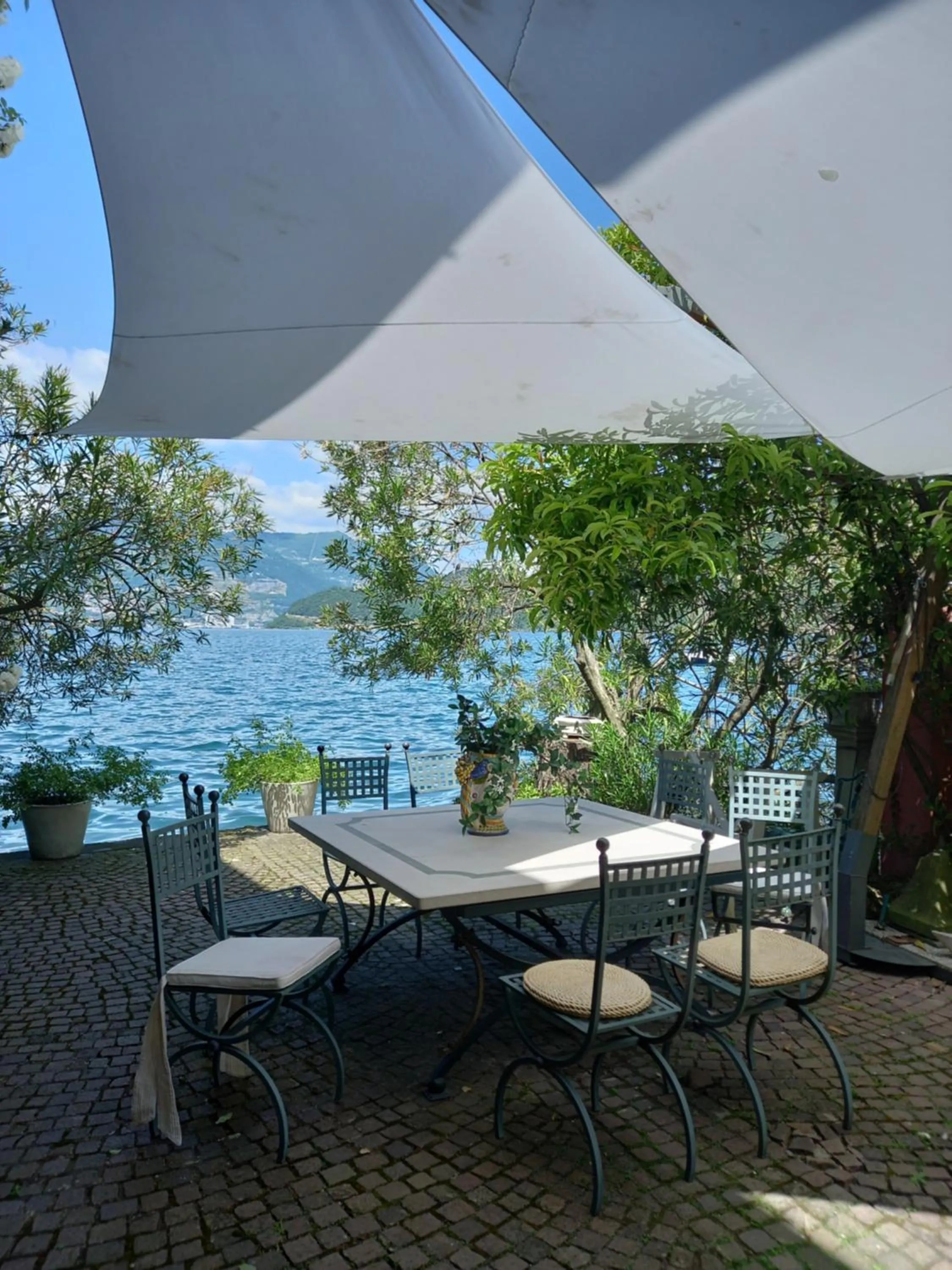 Patio in L'Oleandro sul Lago d'Iseo B&B
