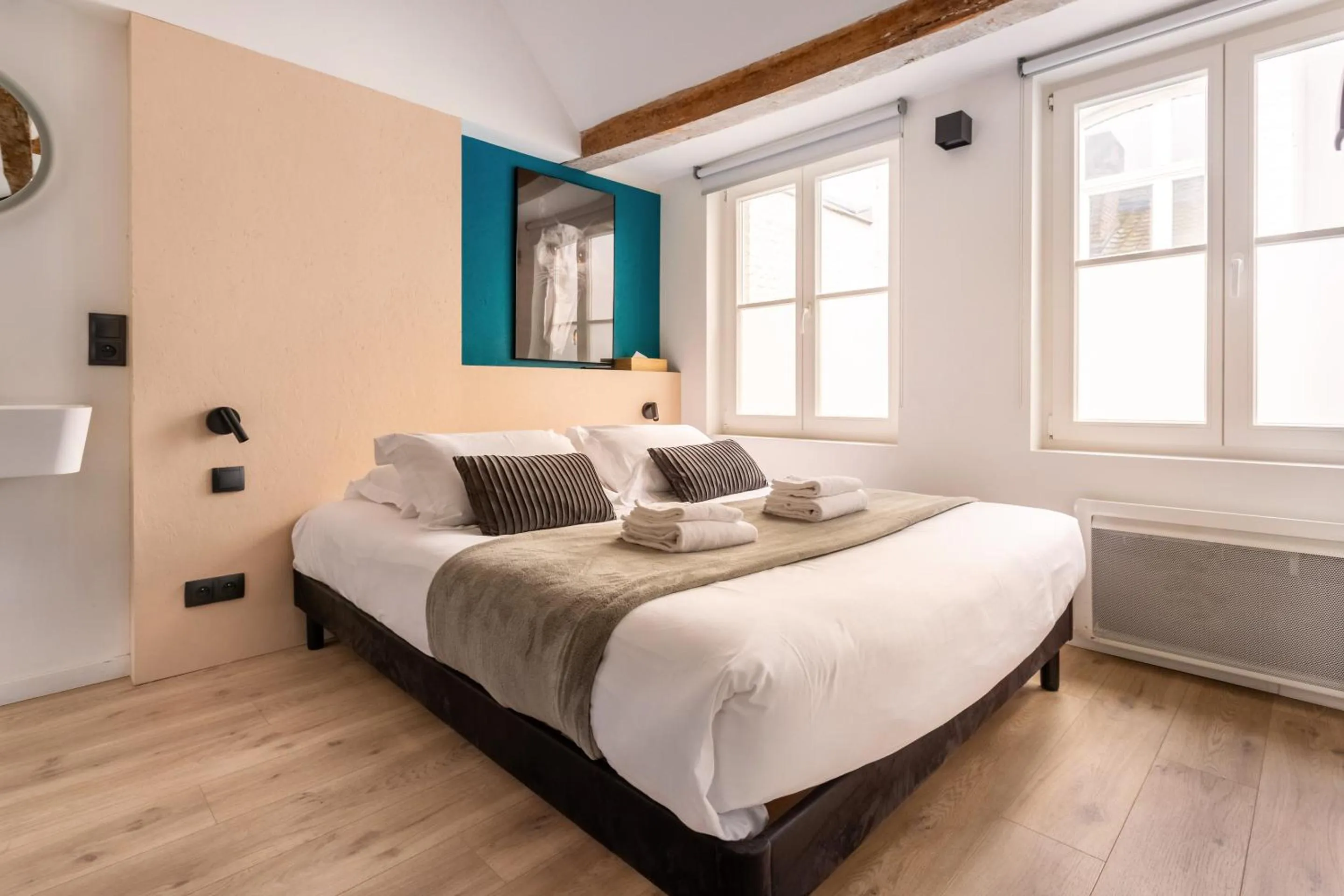 Bedroom, Bed in Le Chat Qui Dort - Vieux Lille II