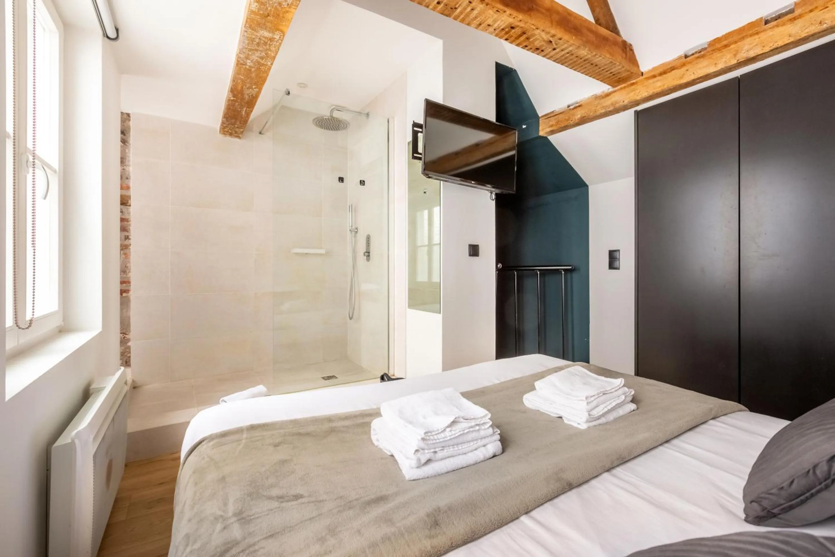 Bedroom, Bed in Le Chat Qui Dort - Vieux Lille II