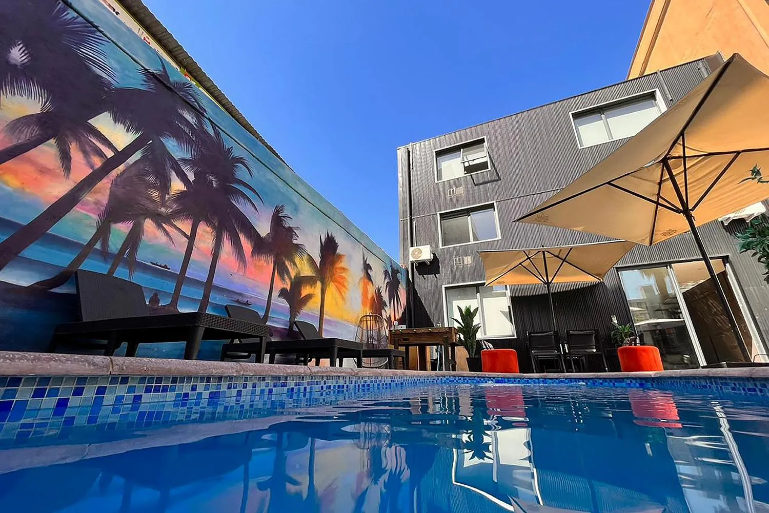 Swimming pool in Hostal Boutique Black Cat