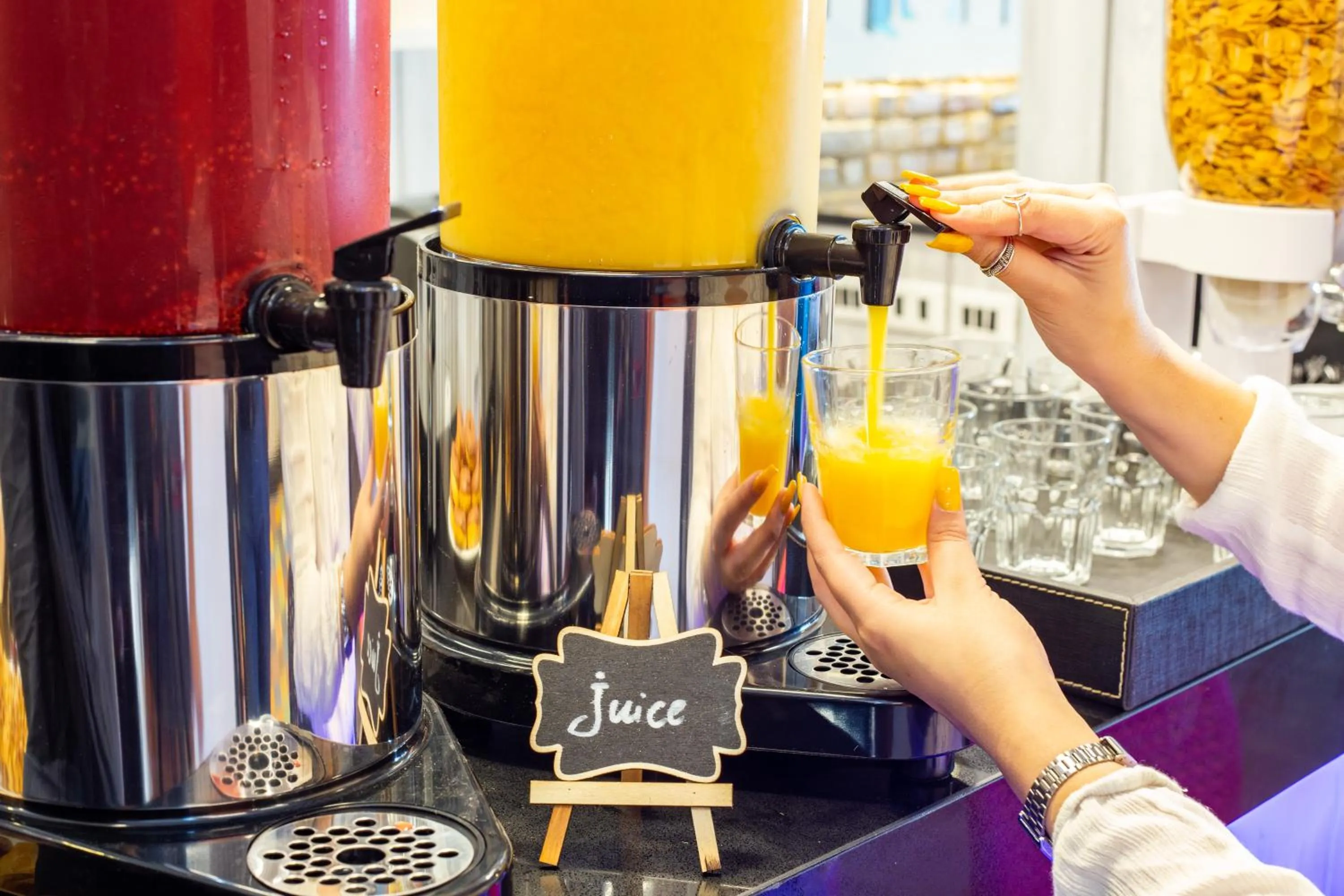 Continental breakfast in Hostal Boutique Black Cat