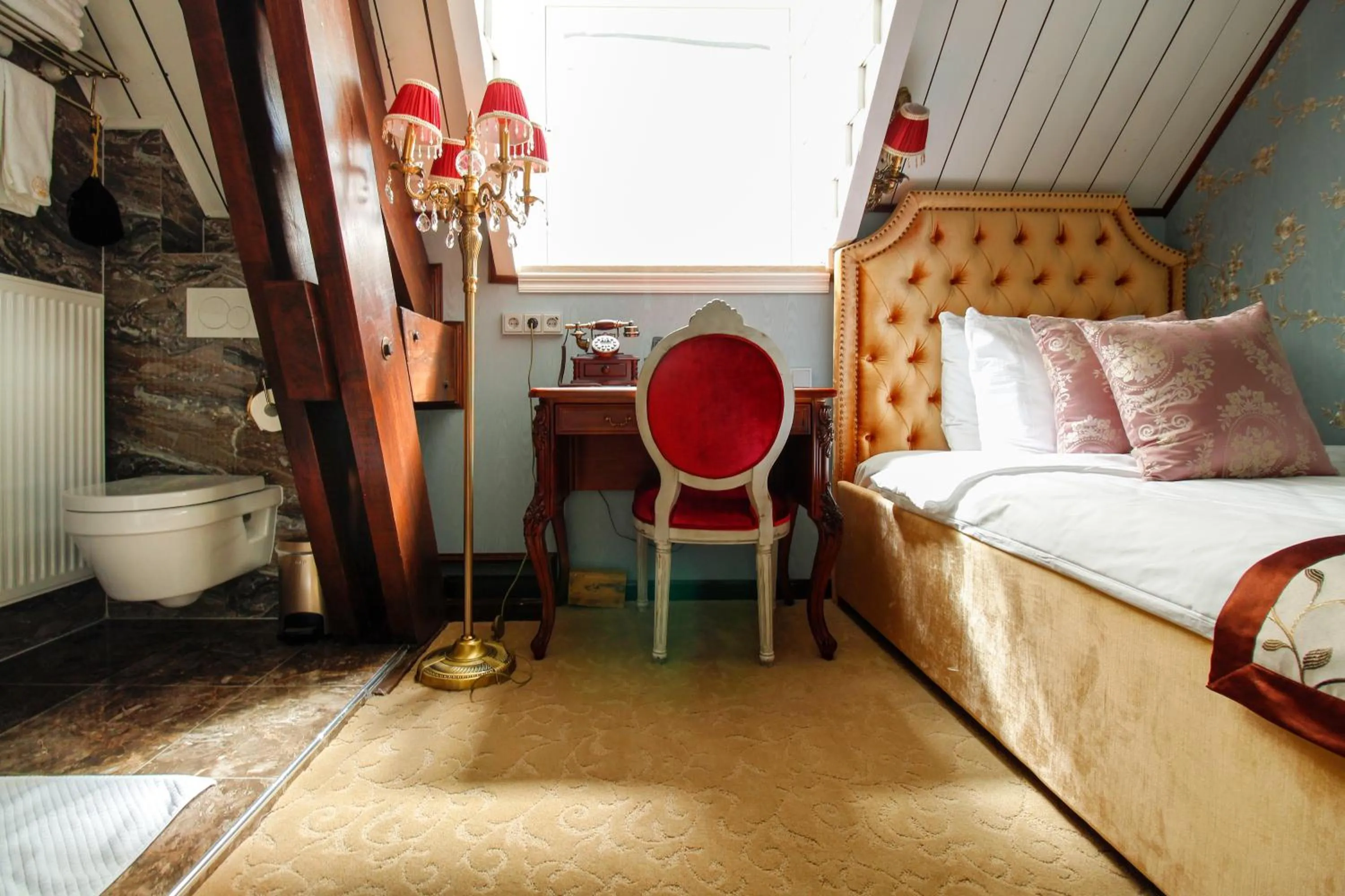 Bathroom, Bed in Hotel The Stamp