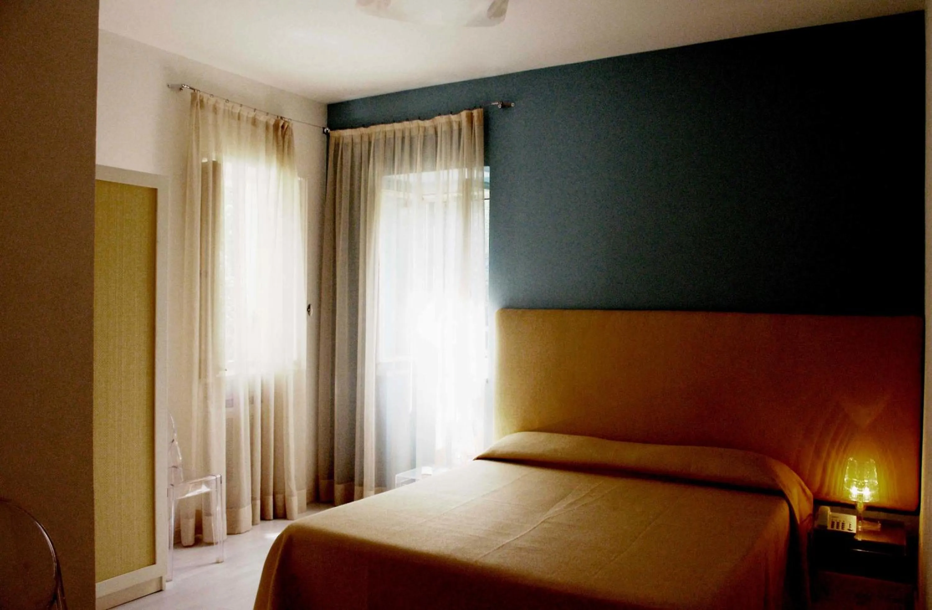 Shower, Bed in La Piccola Locanda