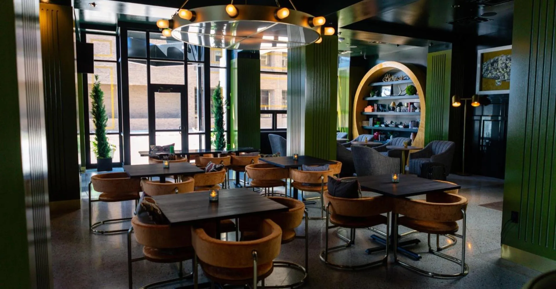 Restaurant/places to eat in Hotel On Phillips