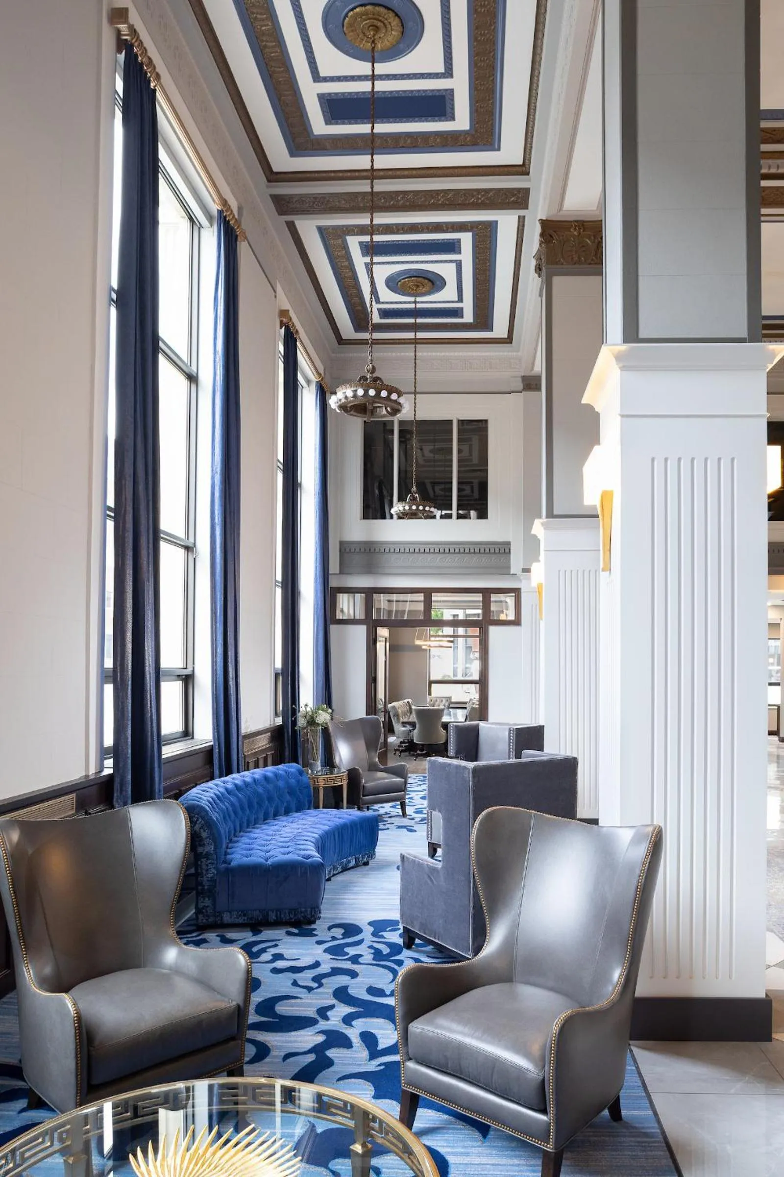 Communal lounge/ TV room in Hotel On Phillips