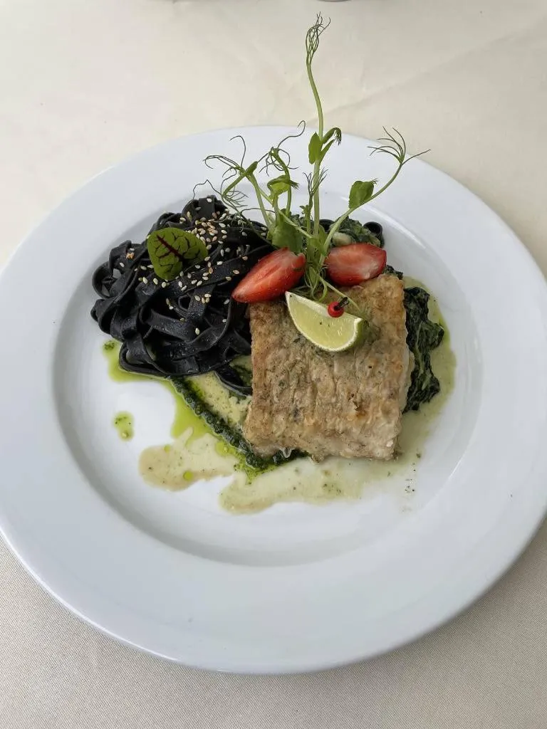 Restaurant/places to eat in Hotel Sahara