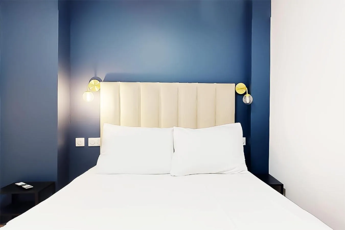 Bed in Hôtel de Ménilmontant