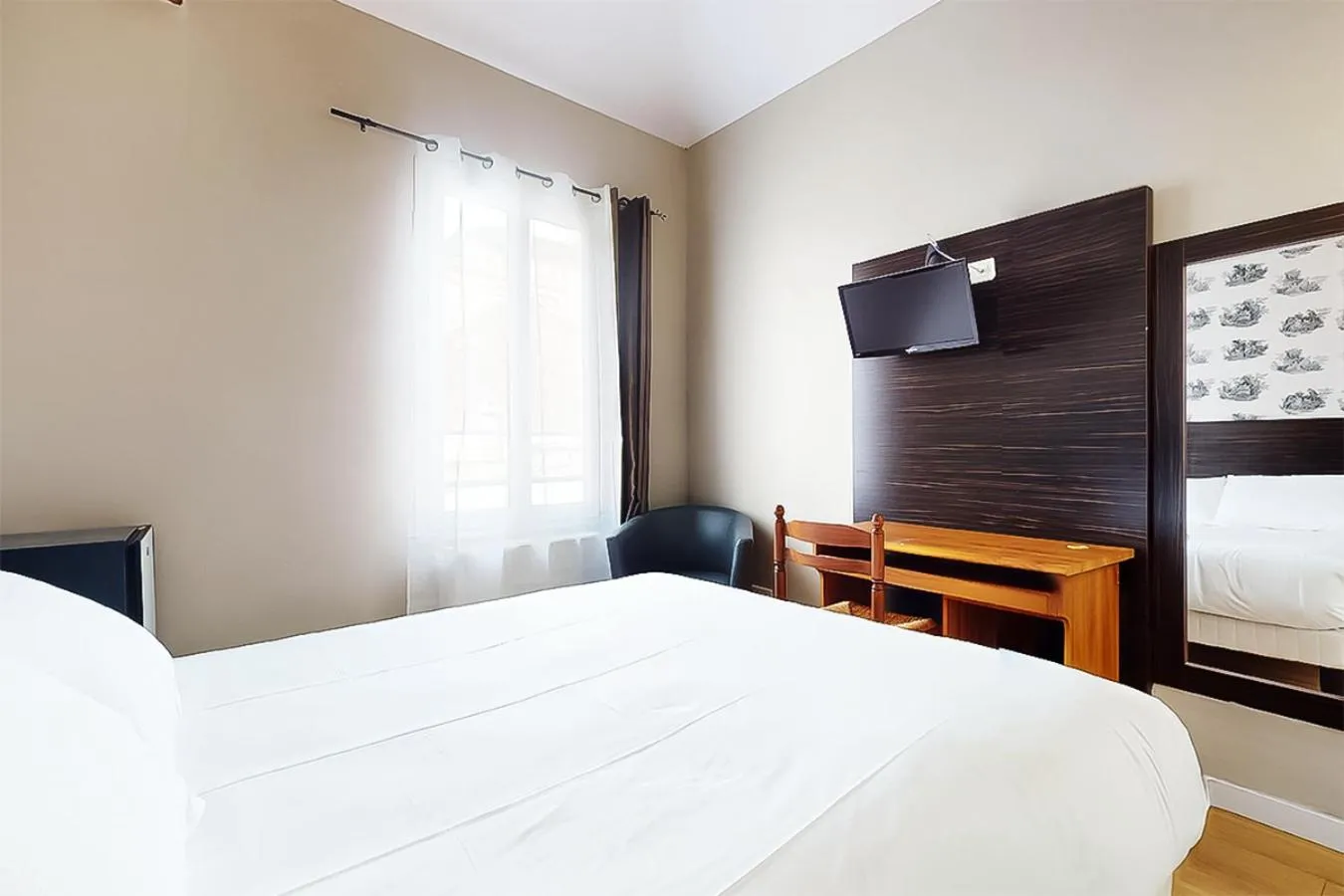 Bed in Hôtel de Ménilmontant