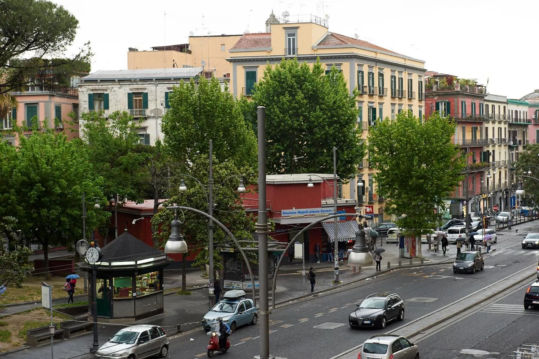 Property building in Napoli Regina
