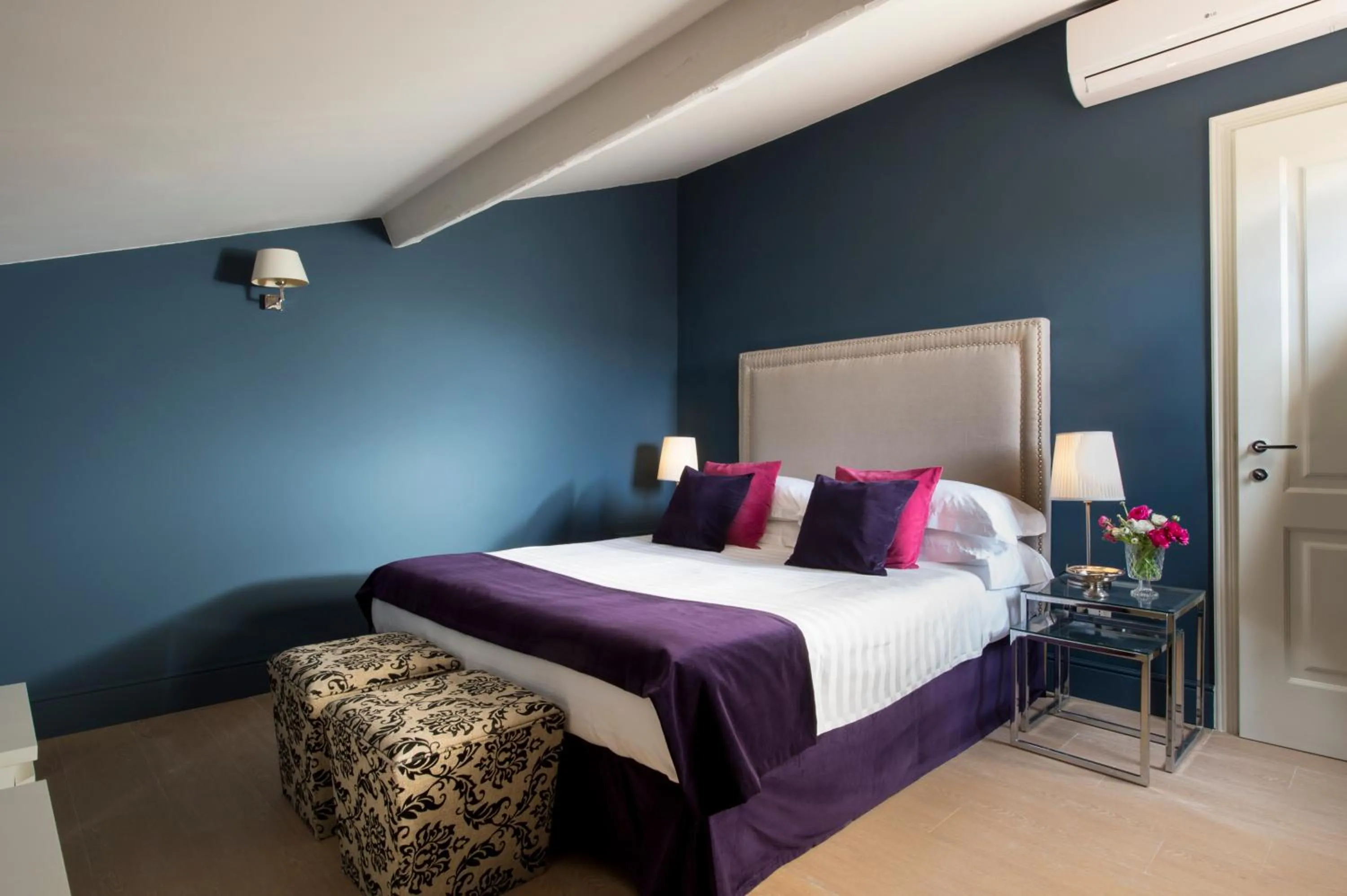 Photo of the whole room, Bed in Palazzo Branchi