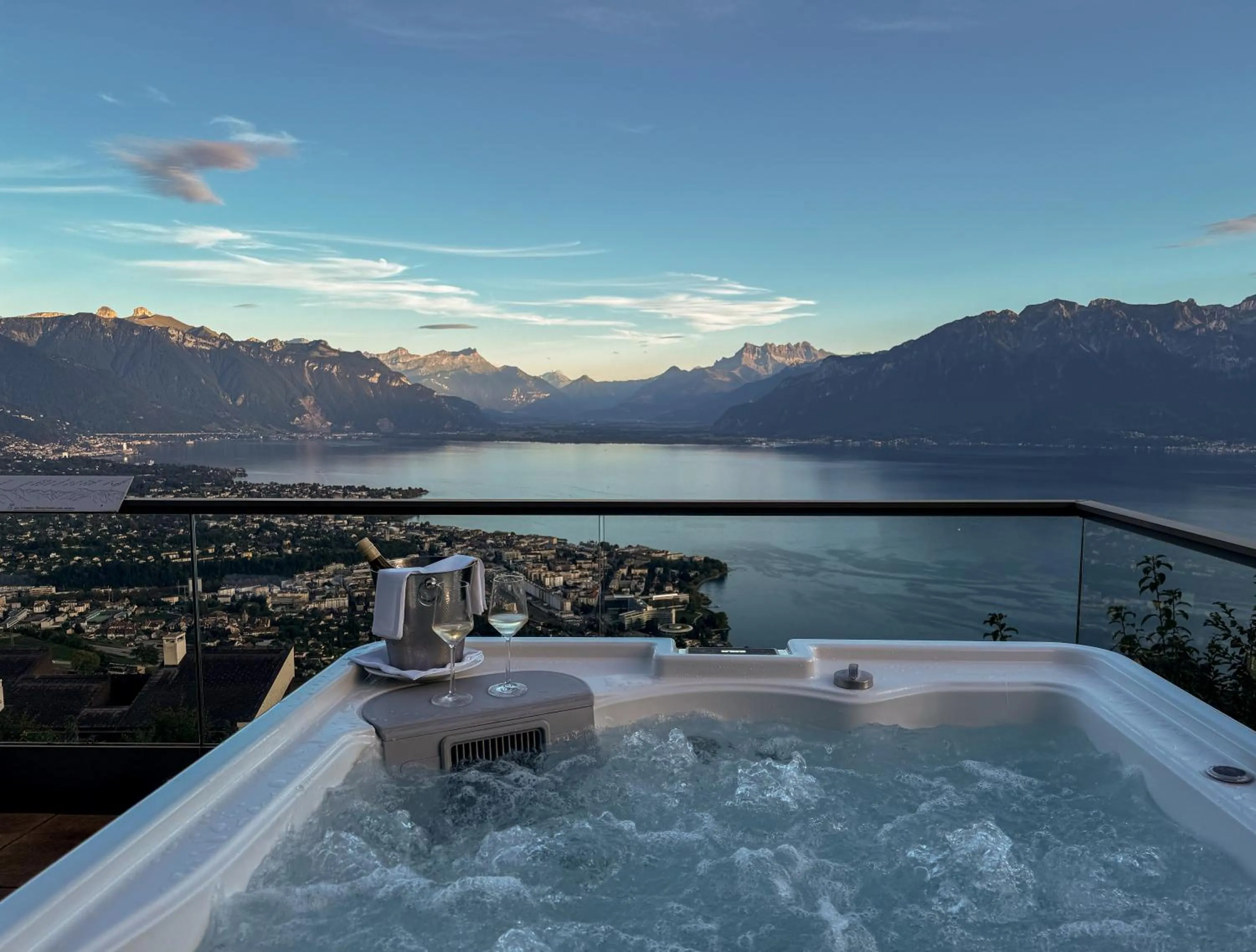 Hot Tub in Le Mirador Resort & Spa