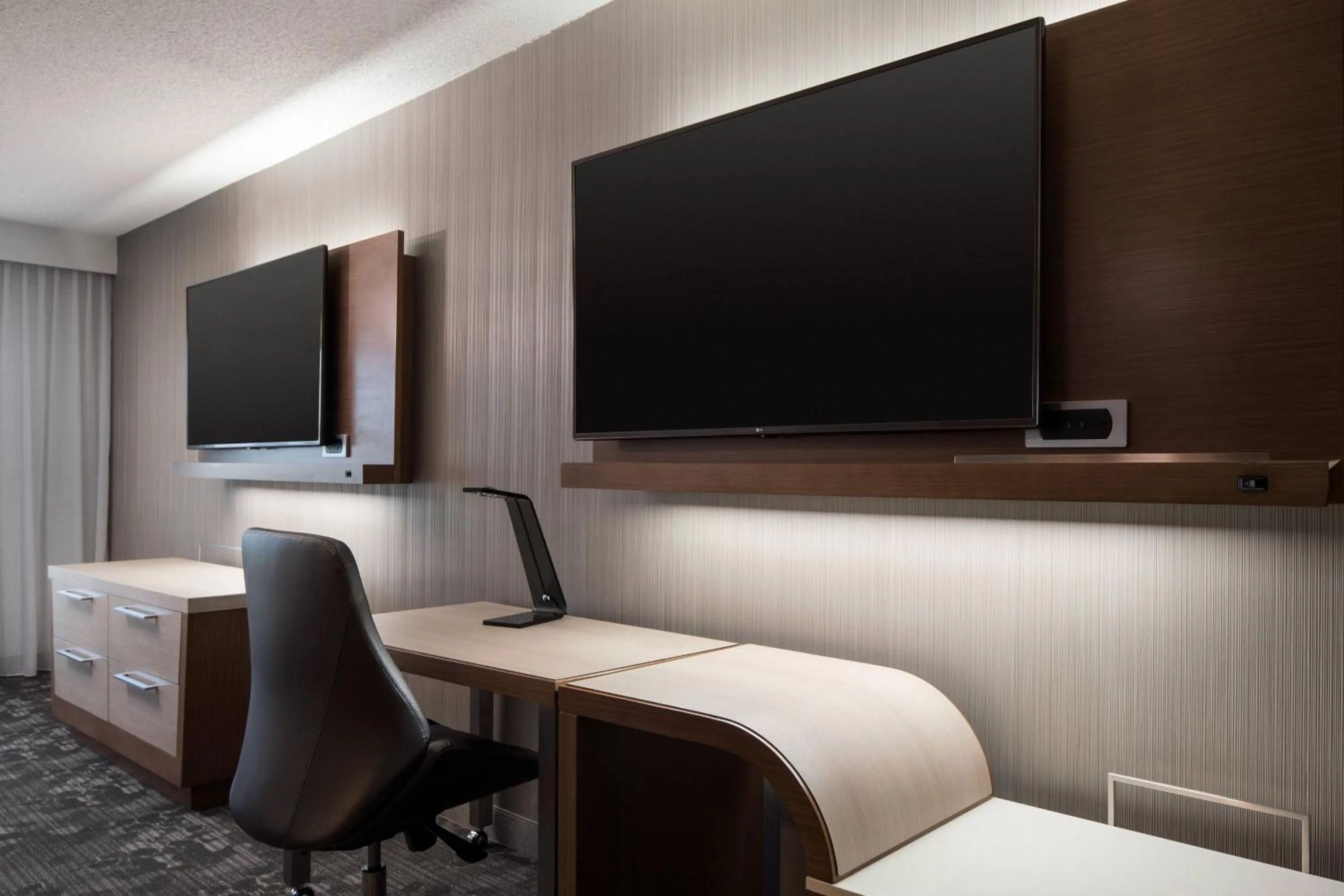 Photo of the whole room in Courtyard Denver Airport at Gateway Park