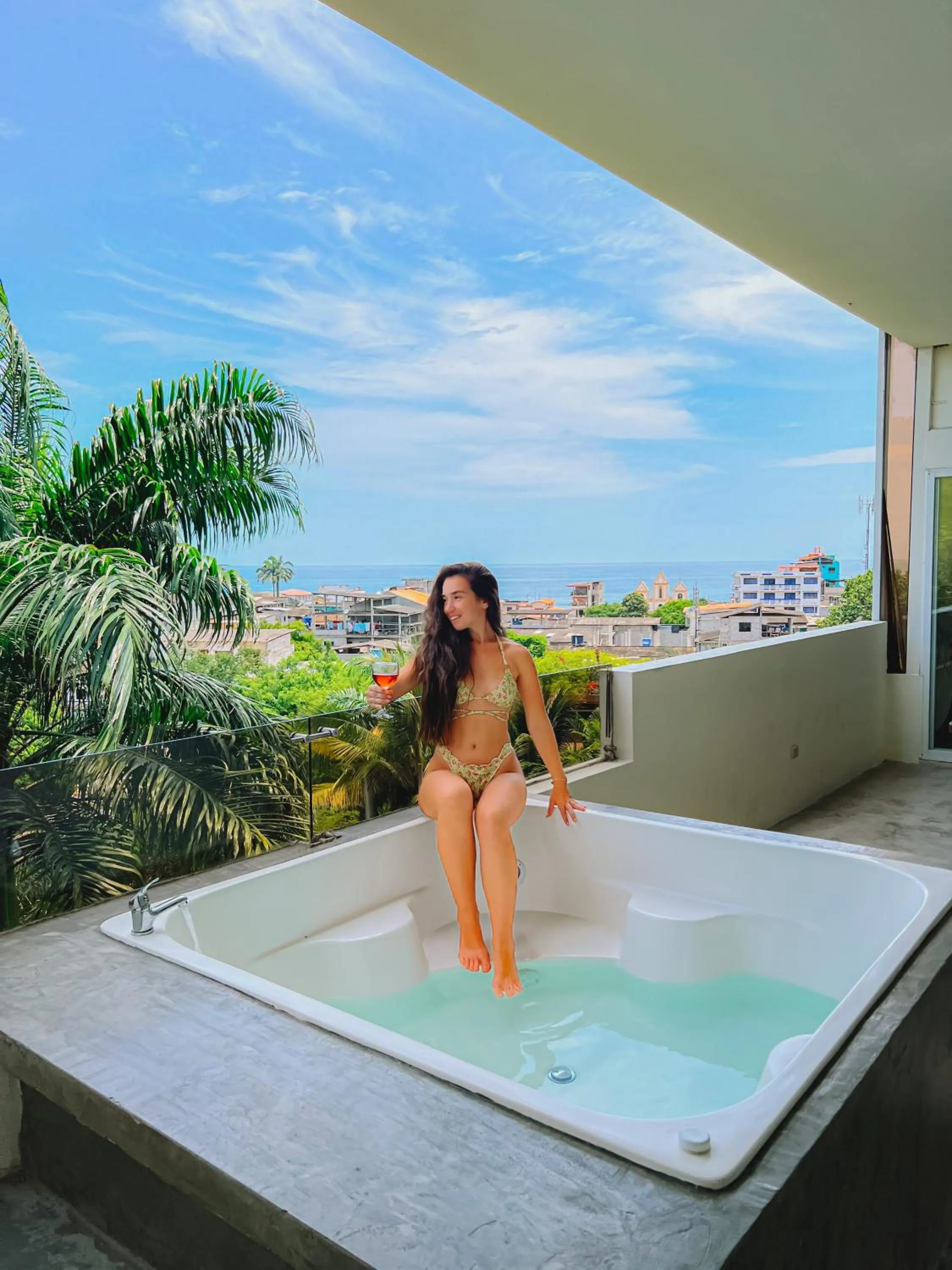 ME Hotel & Villas - Montañita Estates