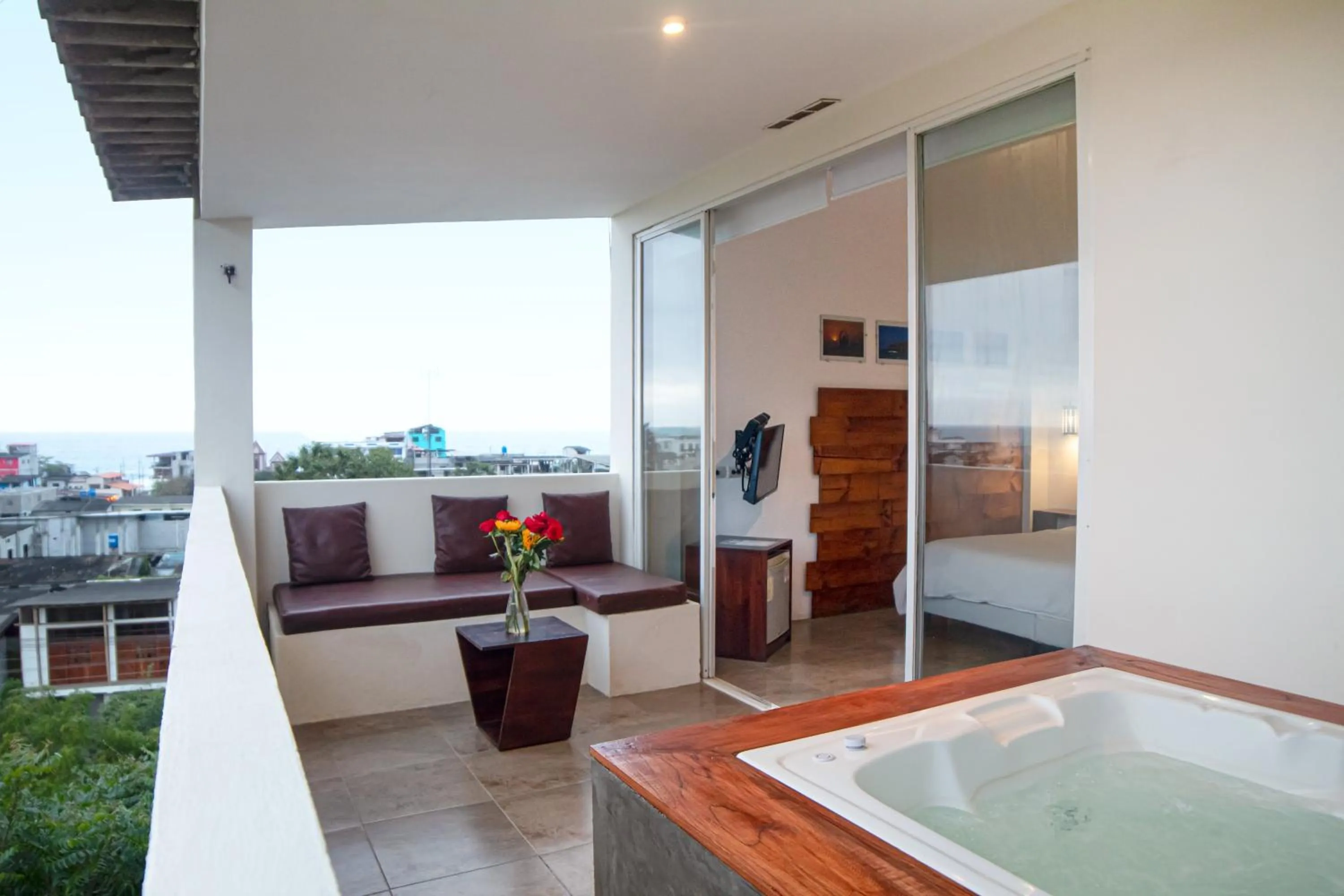 ME Hotel & Villas - Montañita Estates