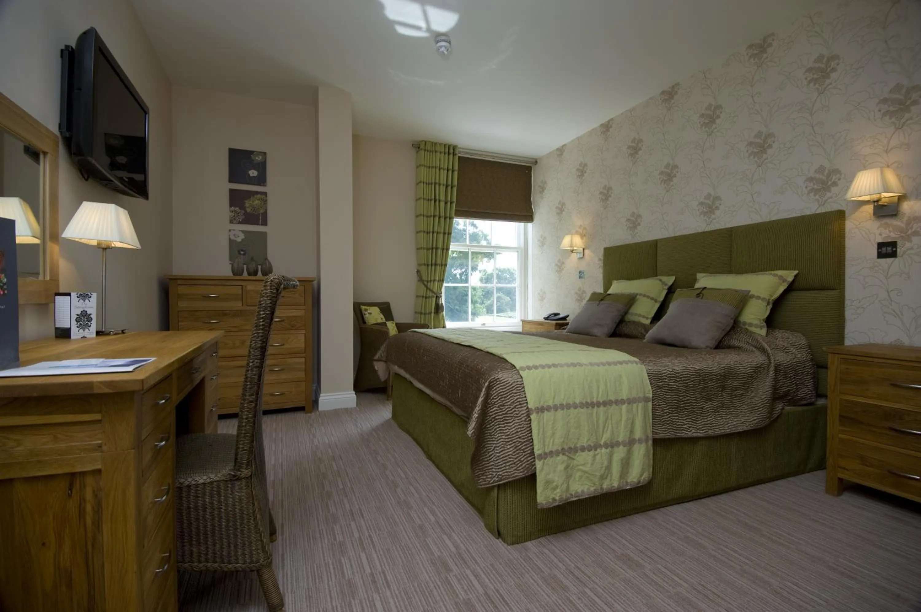 Photo of the whole room, Bed in Orsett Hall