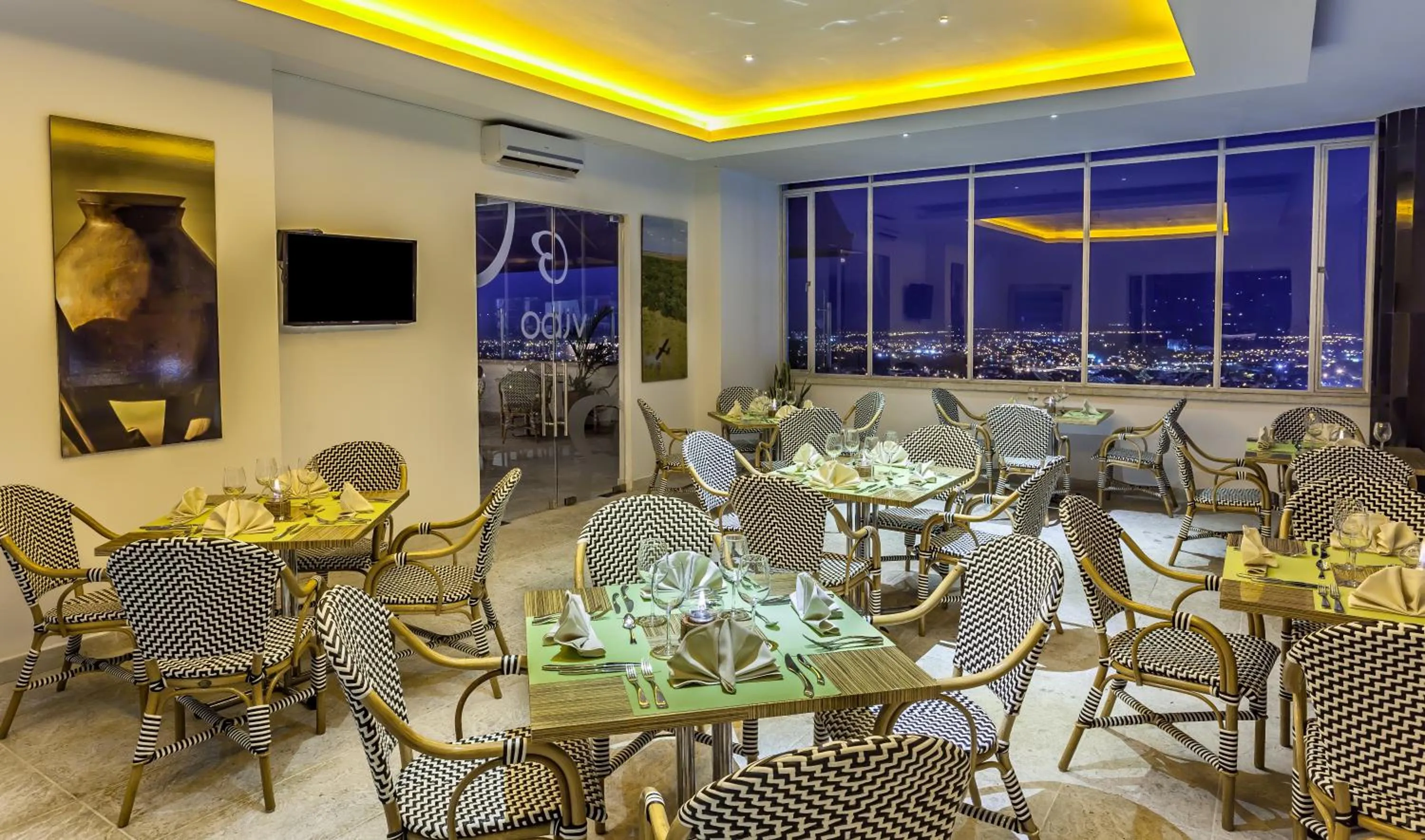 Restaurant/places to eat in GHL Hotel Grand Villavicencio