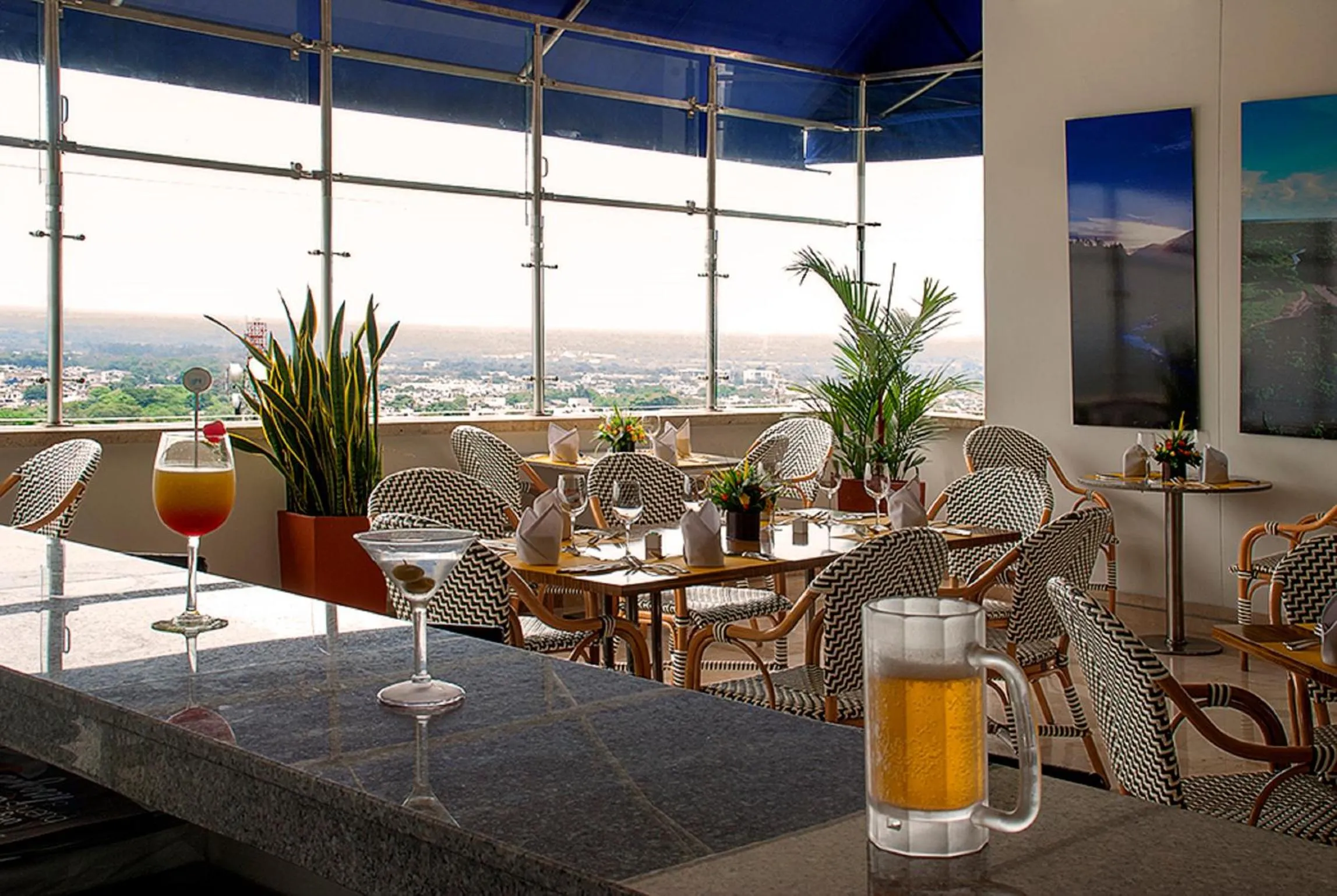 Restaurant/places to eat in GHL Hotel Grand Villavicencio