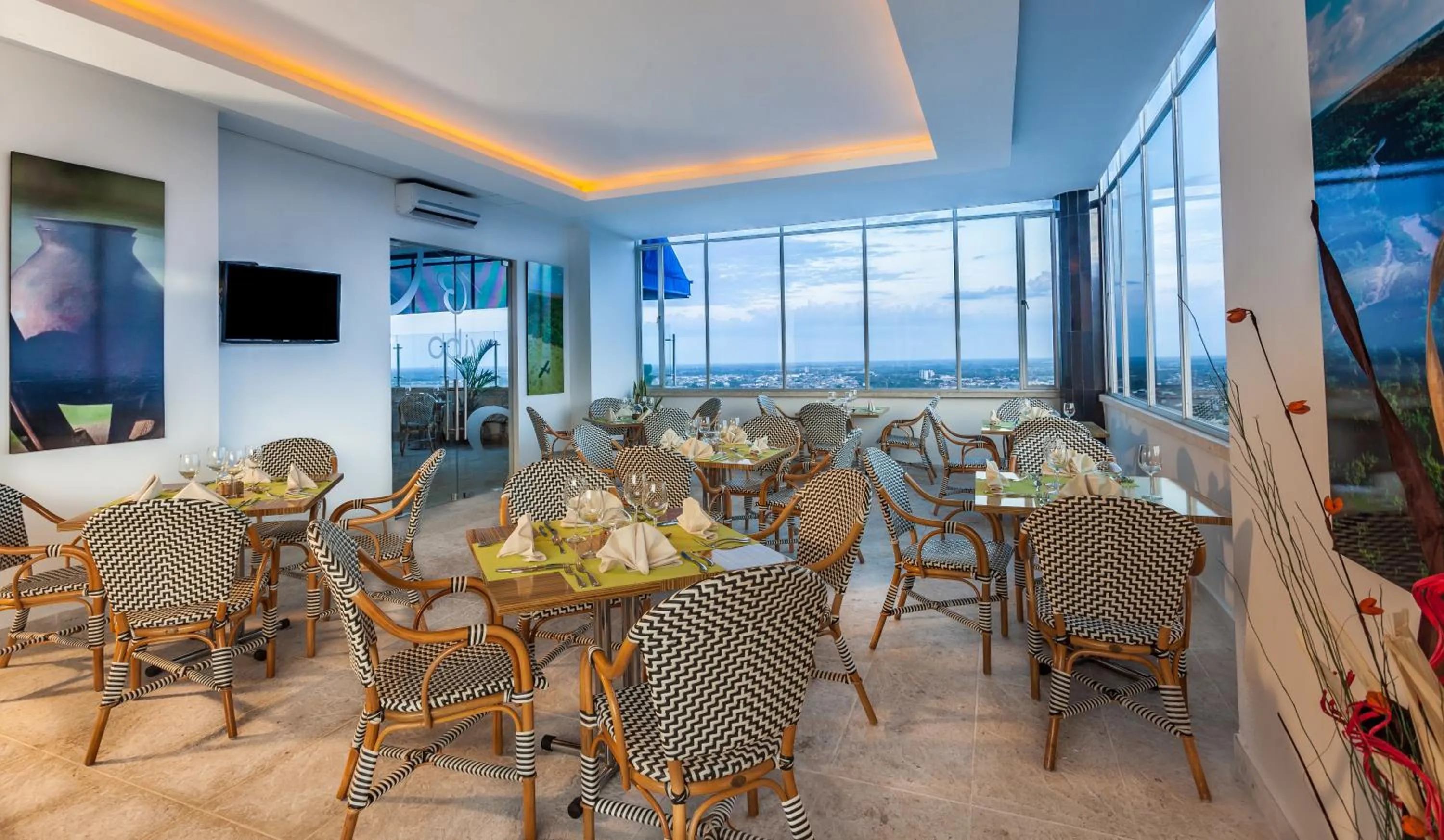 Restaurant/places to eat in GHL Hotel Grand Villavicencio