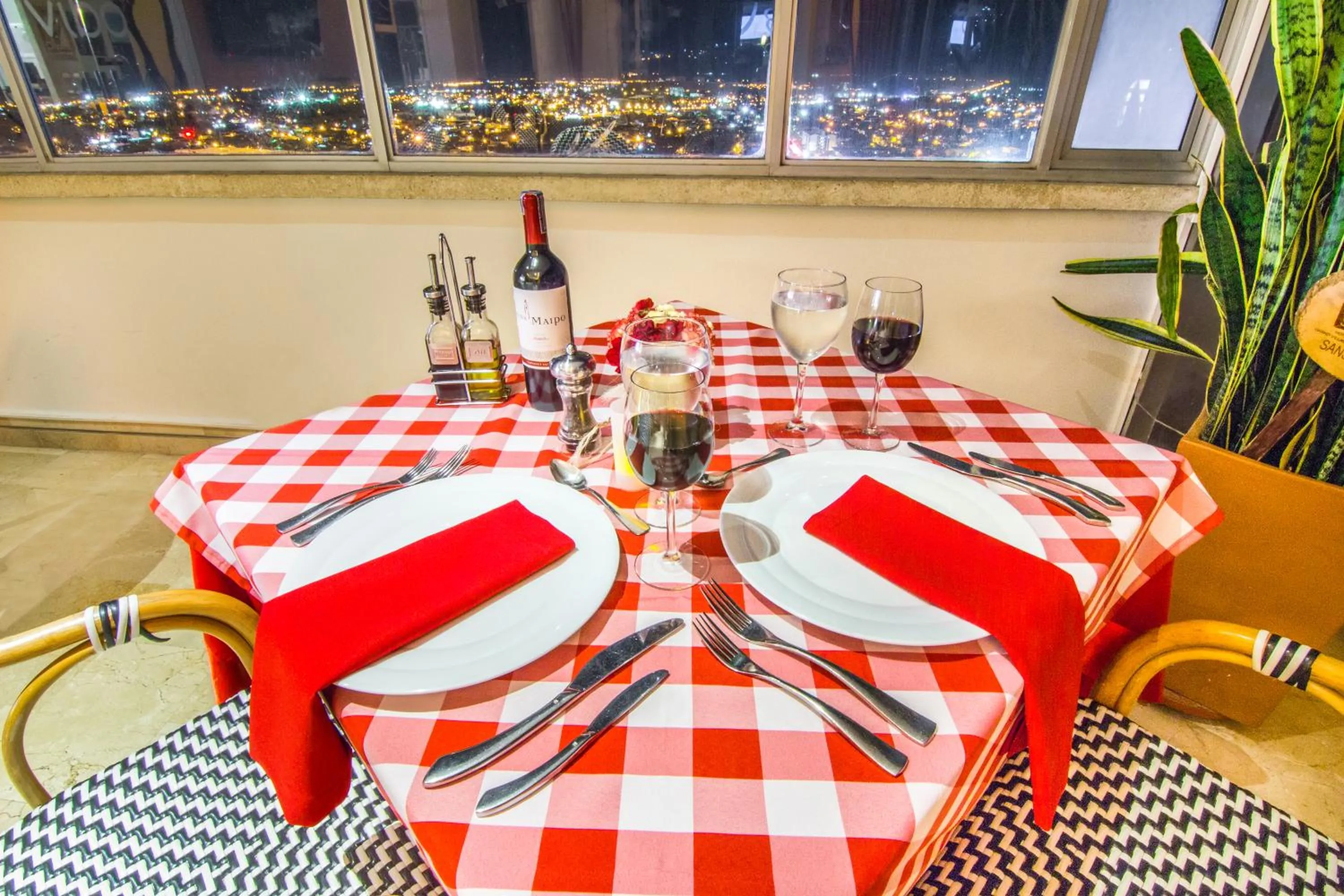 Restaurant/places to eat in GHL Hotel Grand Villavicencio