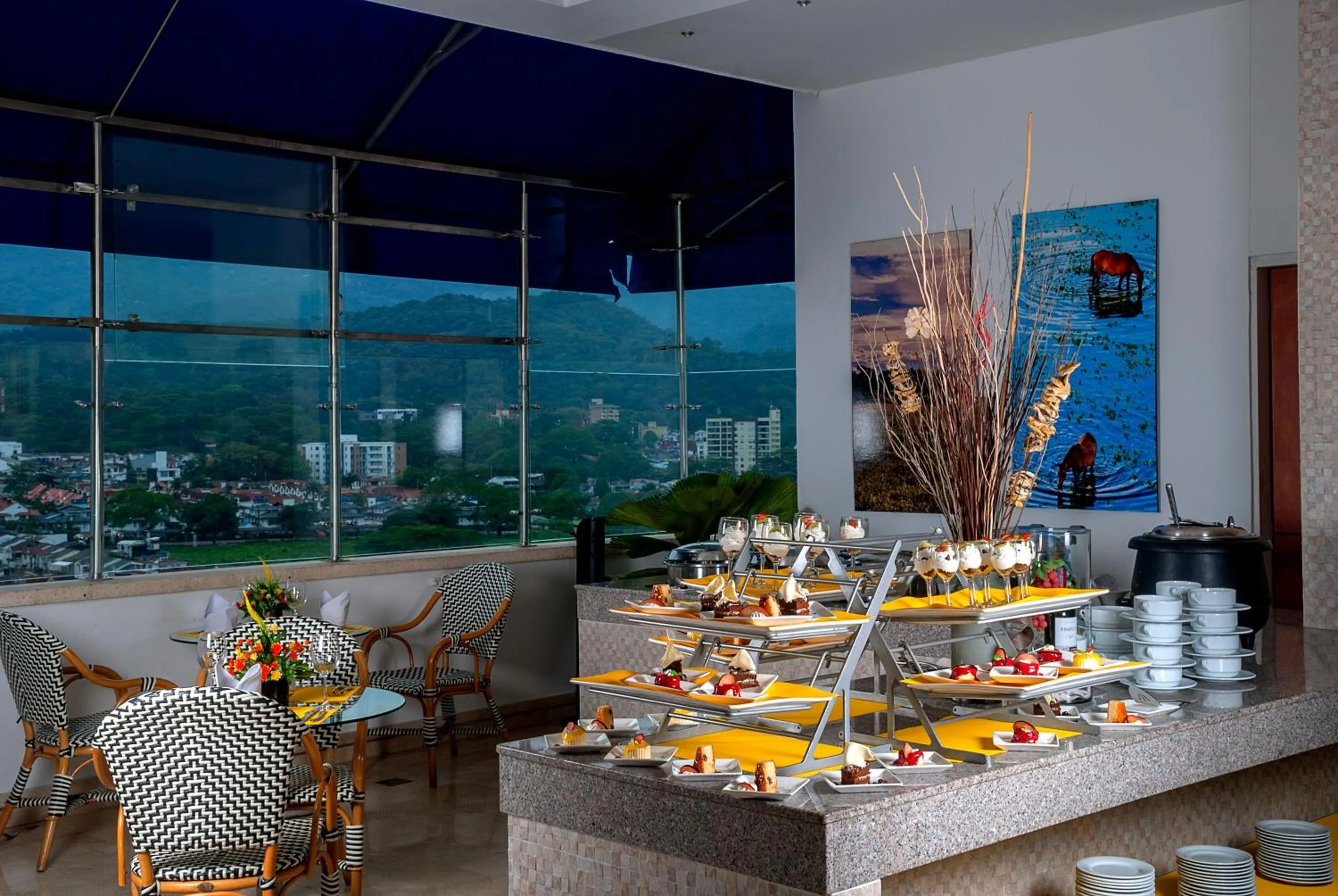 Restaurant/places to eat in GHL Hotel Grand Villavicencio