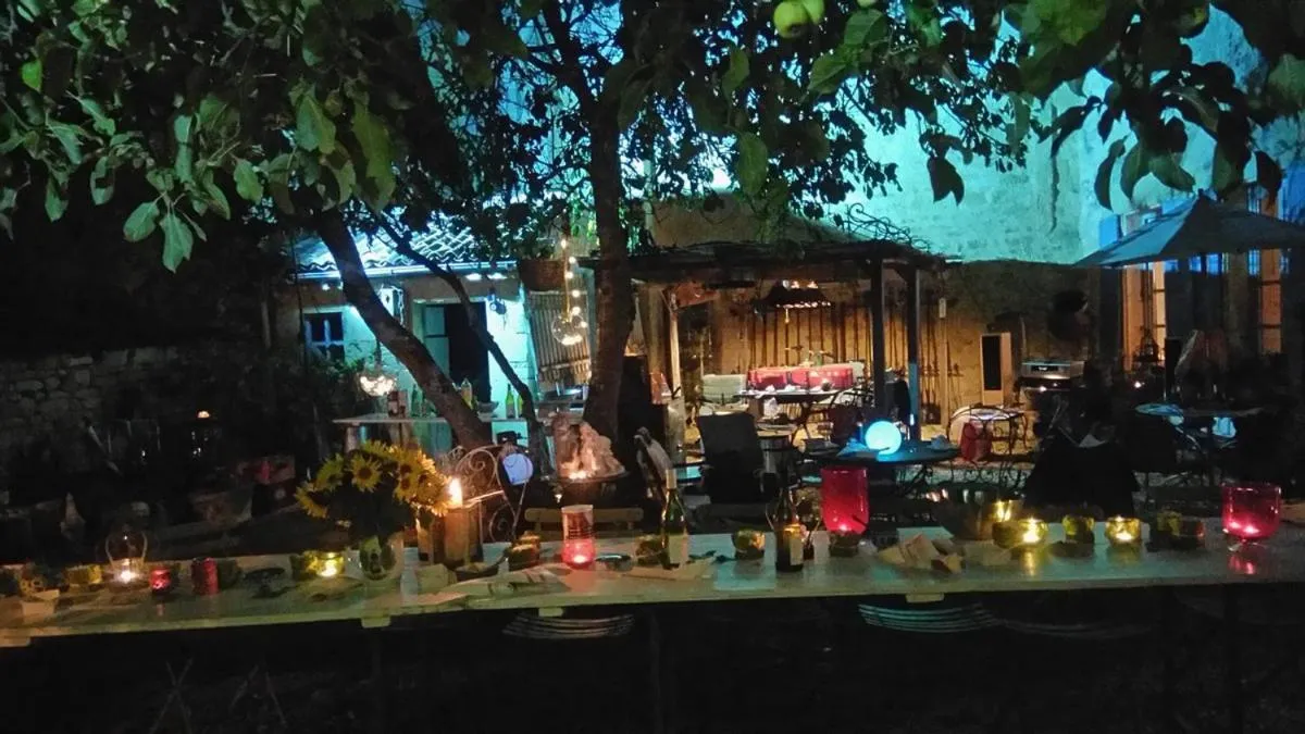 Patio in Le vieux Prieuré