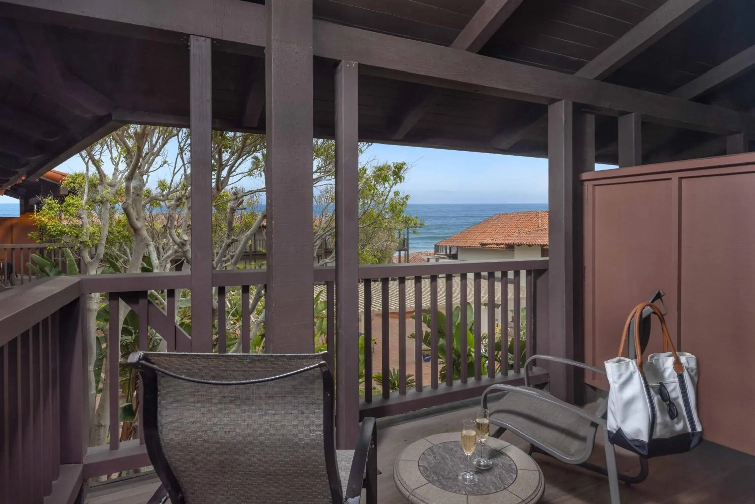 Queen Room with Garden View in La Jolla Shores Hotel Queen Room with Garden View in La Jolla Shores Hotel