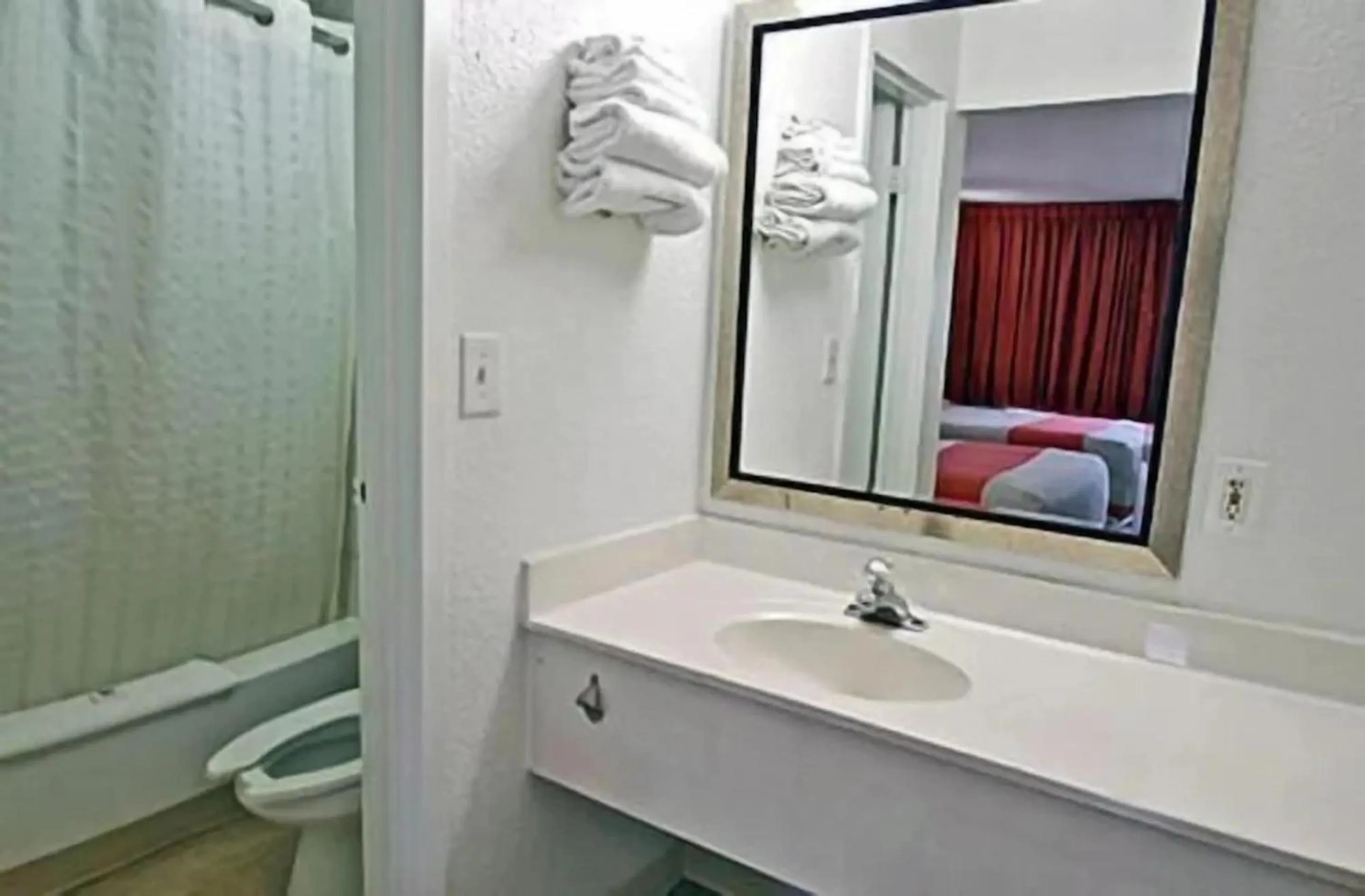 Bathroom, Bed in Motel 6-McKinney, TX - North