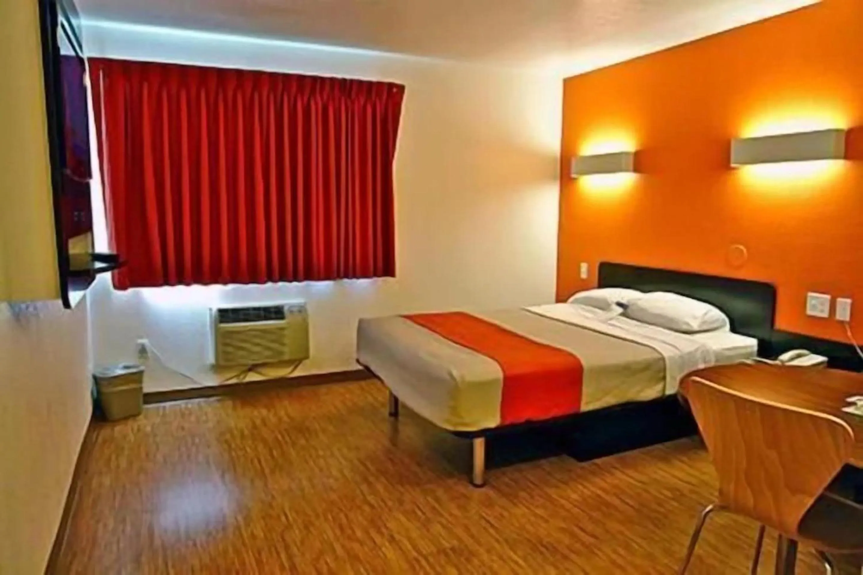 Bedroom, Bed in Motel 6-McKinney, TX - North