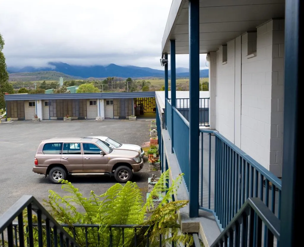Mountain view in Heemskirk Motor Hotel