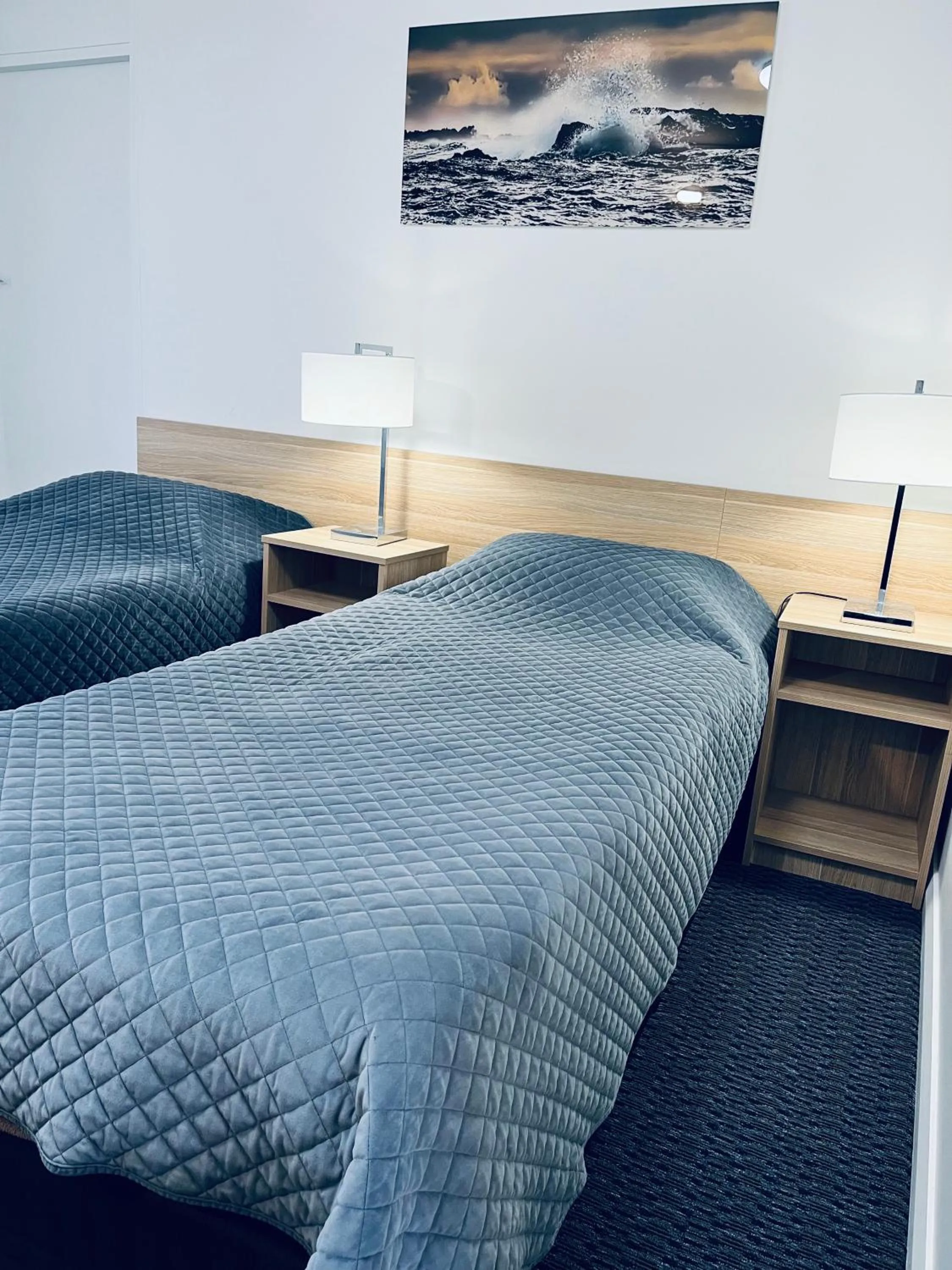 Bed in Heemskirk Motor Hotel