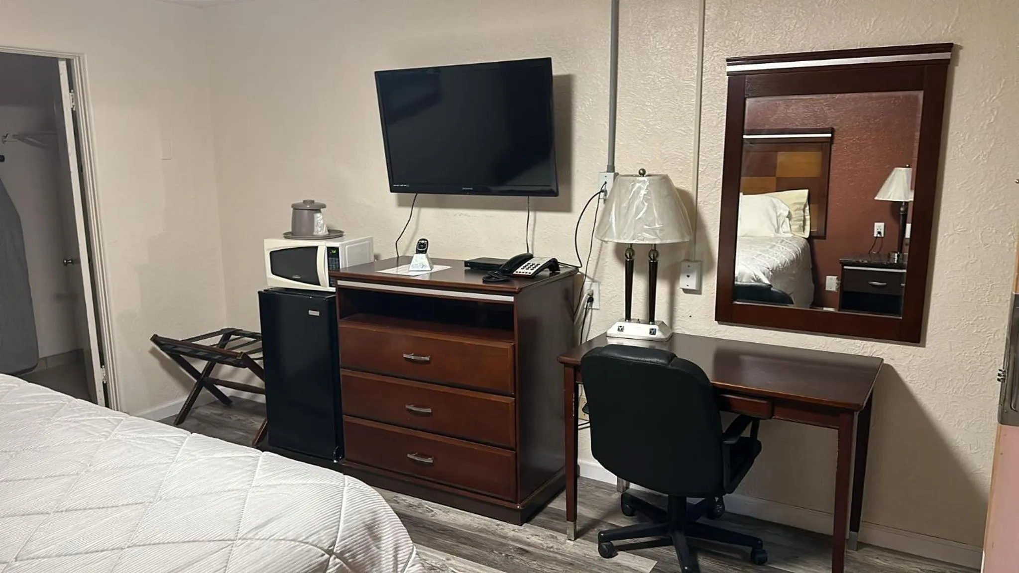 Bed in Deluxe Inn Of Roswell