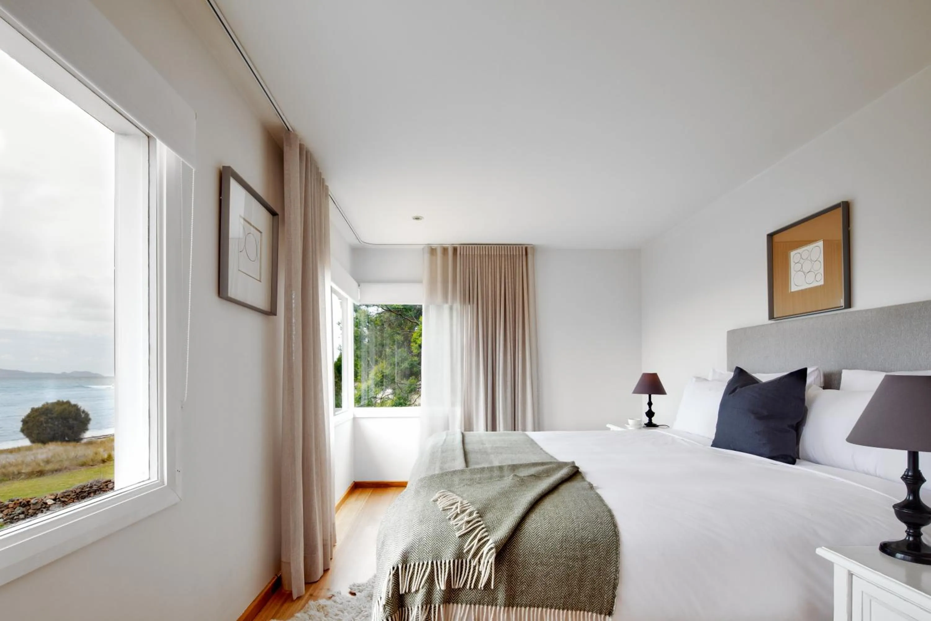 Bed in Piermont Retreat