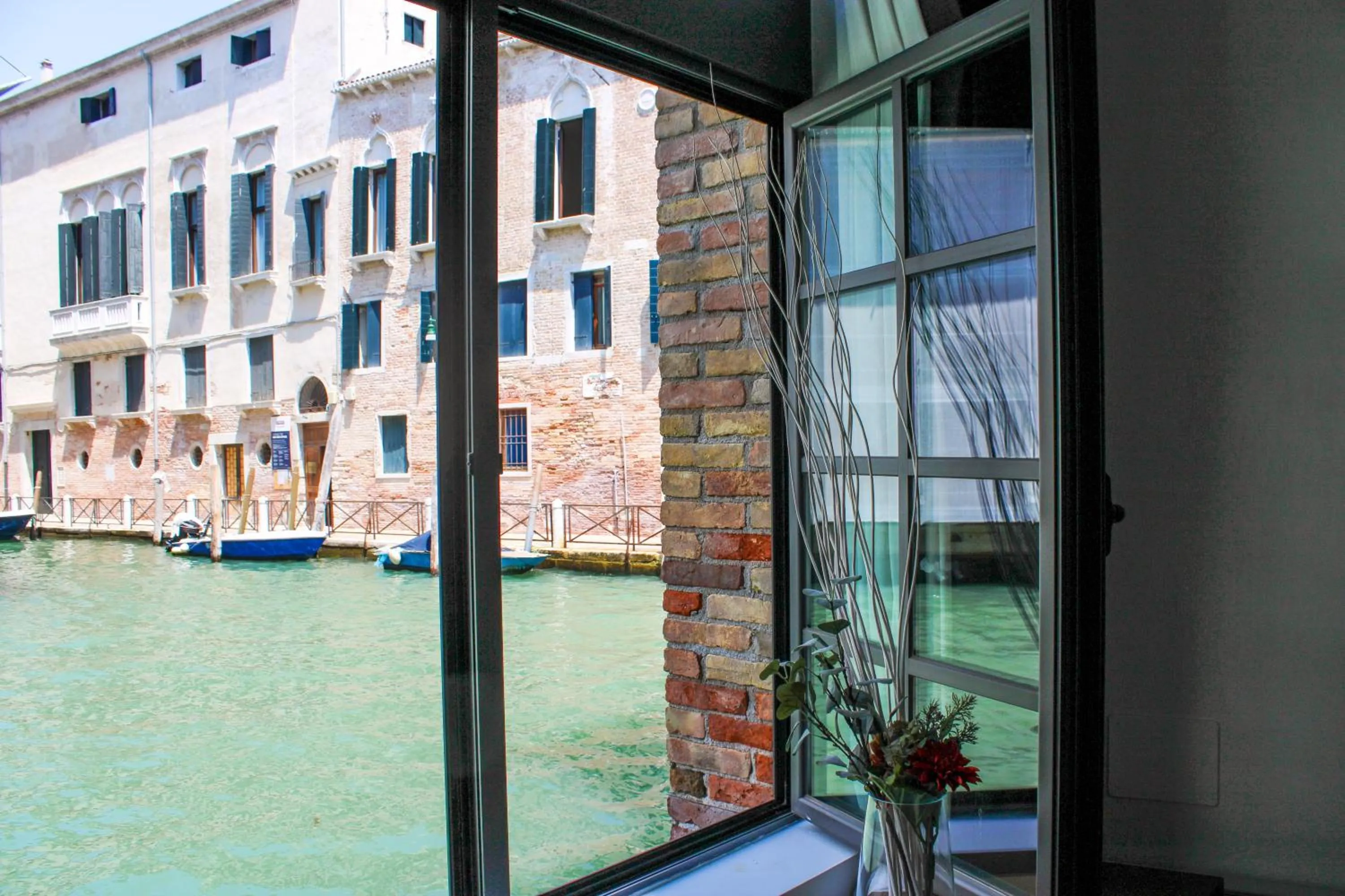 Day in Al Canal Regio - Guest House