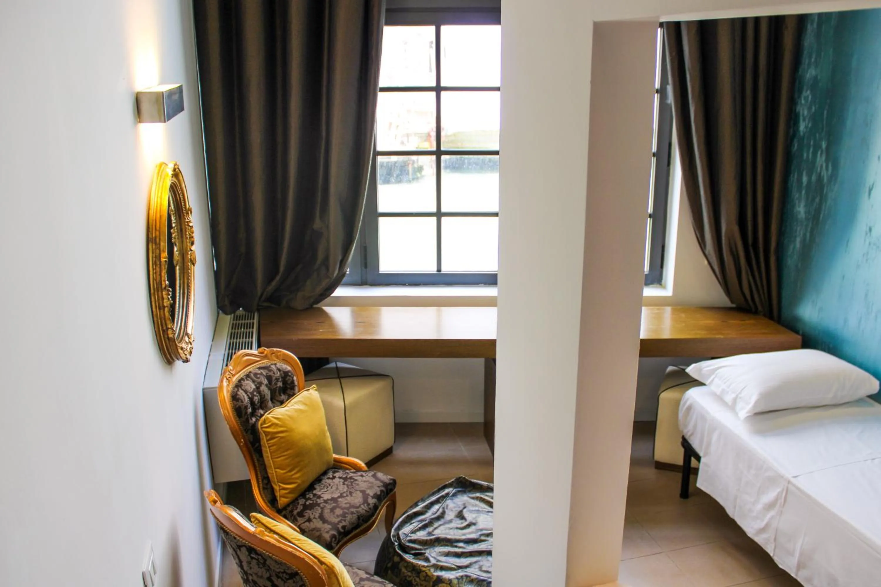 Living room, Bed in Al Canal Regio - Guest House