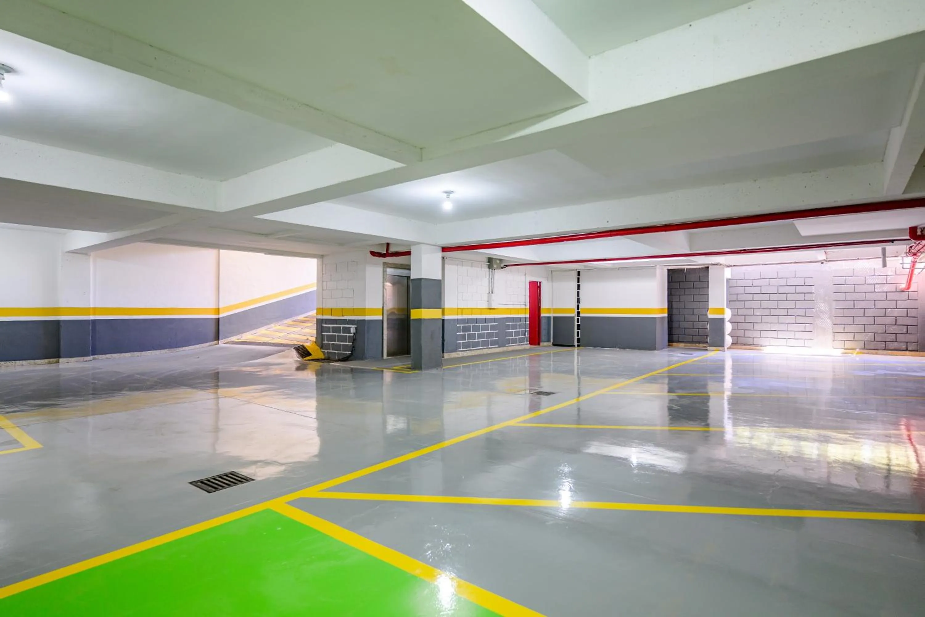 Parking in OYO Tropical Confort Hotel, Brasilia