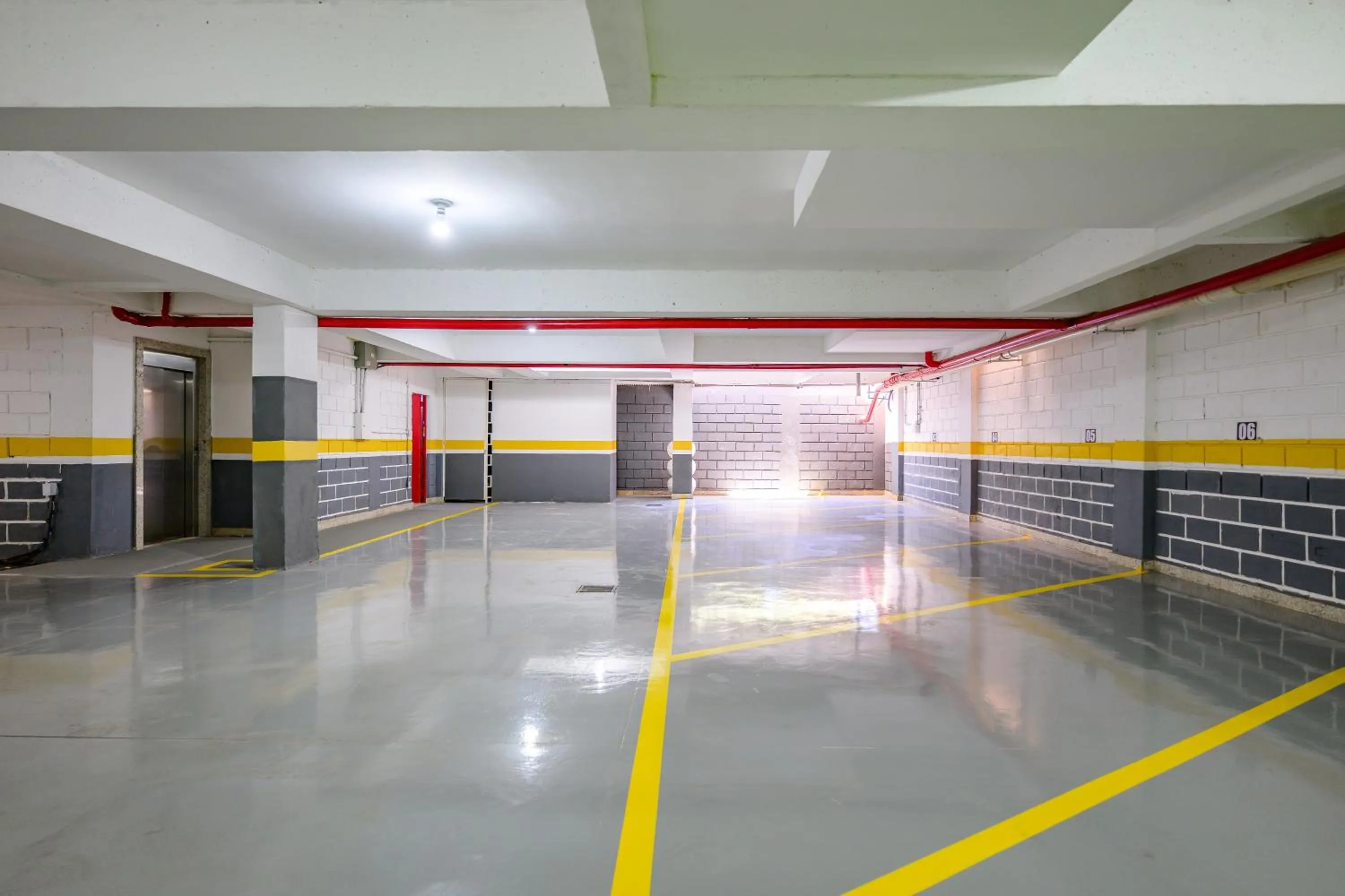 Parking in OYO Tropical Confort Hotel, Brasilia