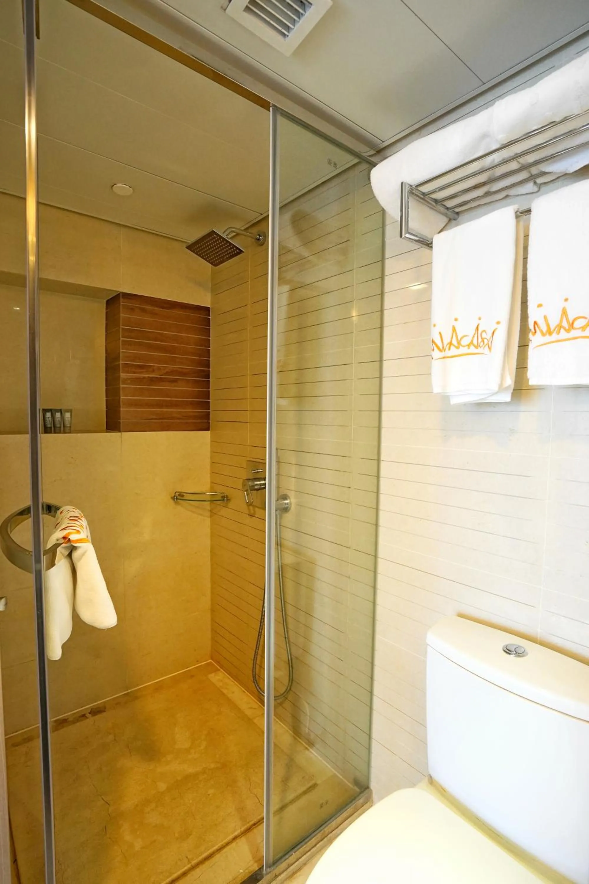 Shower in Mia Casa Hotel