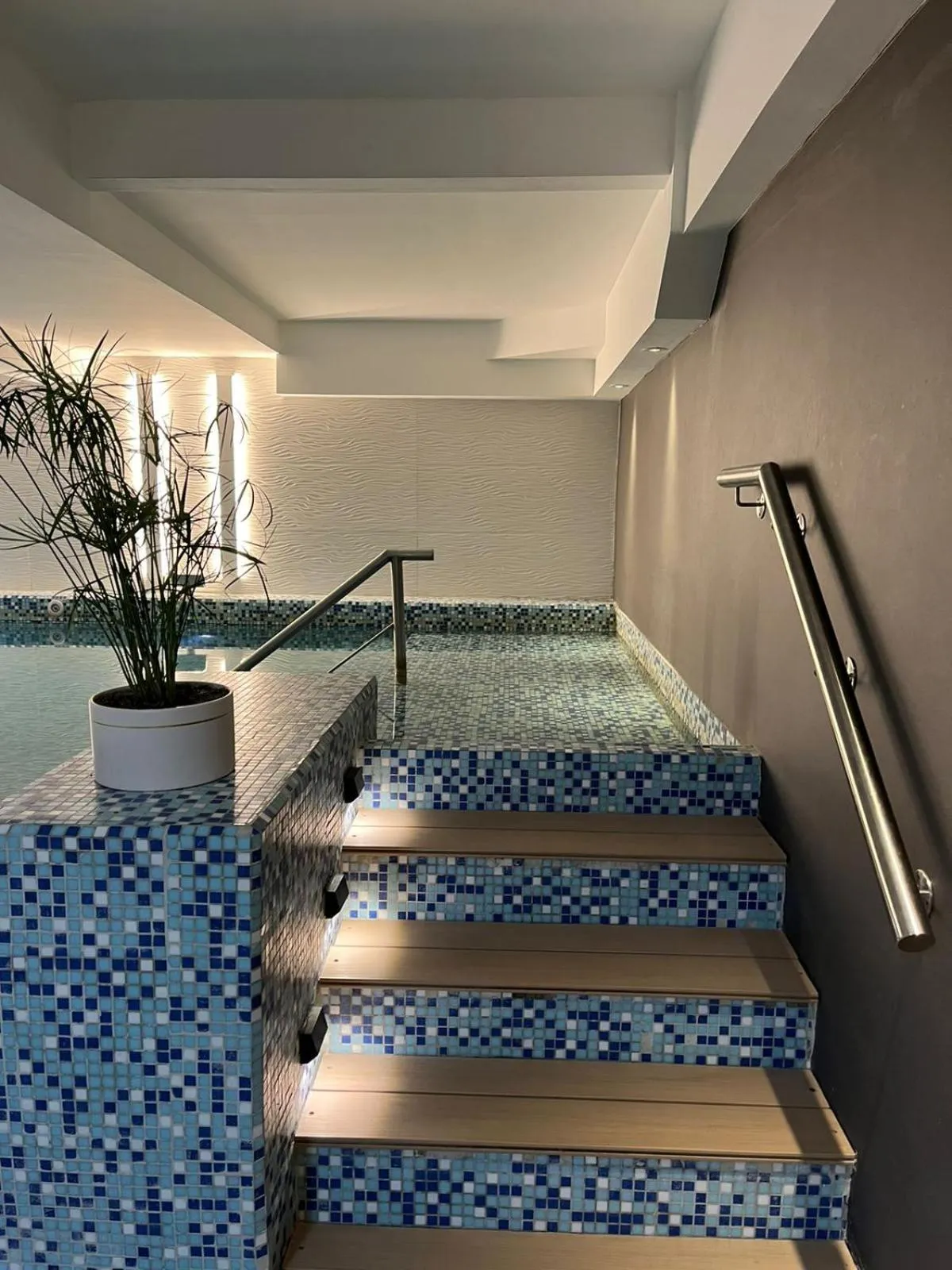 Swimming pool in Kenton Palace Bariloche