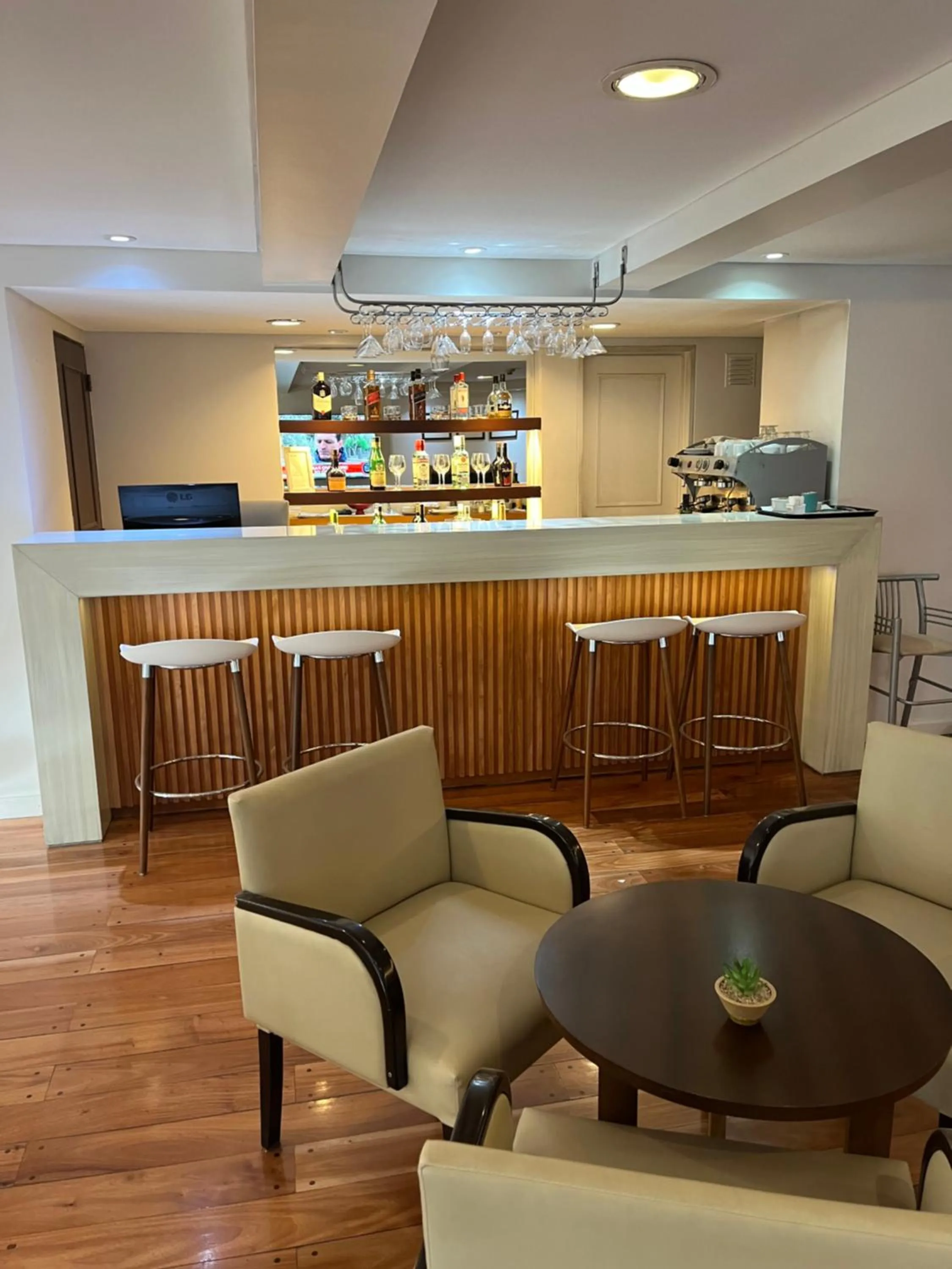 Lounge or bar in Kenton Palace Bariloche