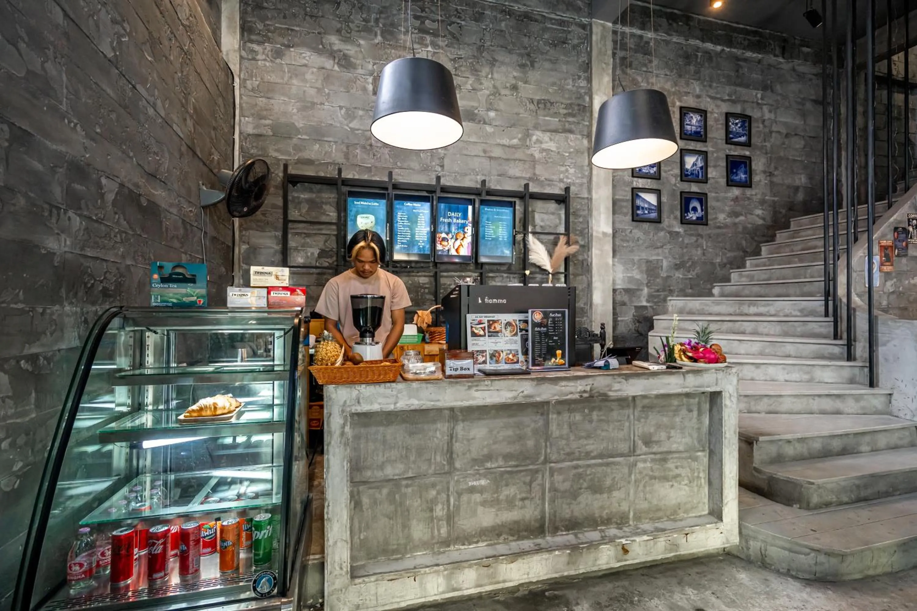 Restaurant/places to eat in UNOTEL Karon Beach